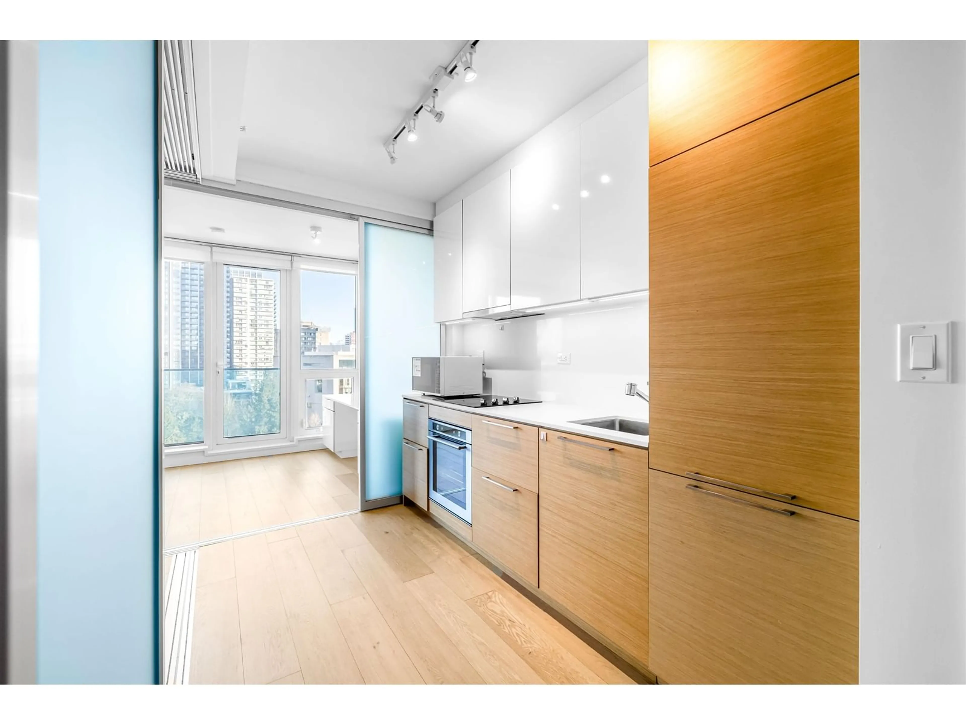 Standard kitchen, unknown for 907 - 13438 CENTRAL, Surrey British Columbia V3T0N2