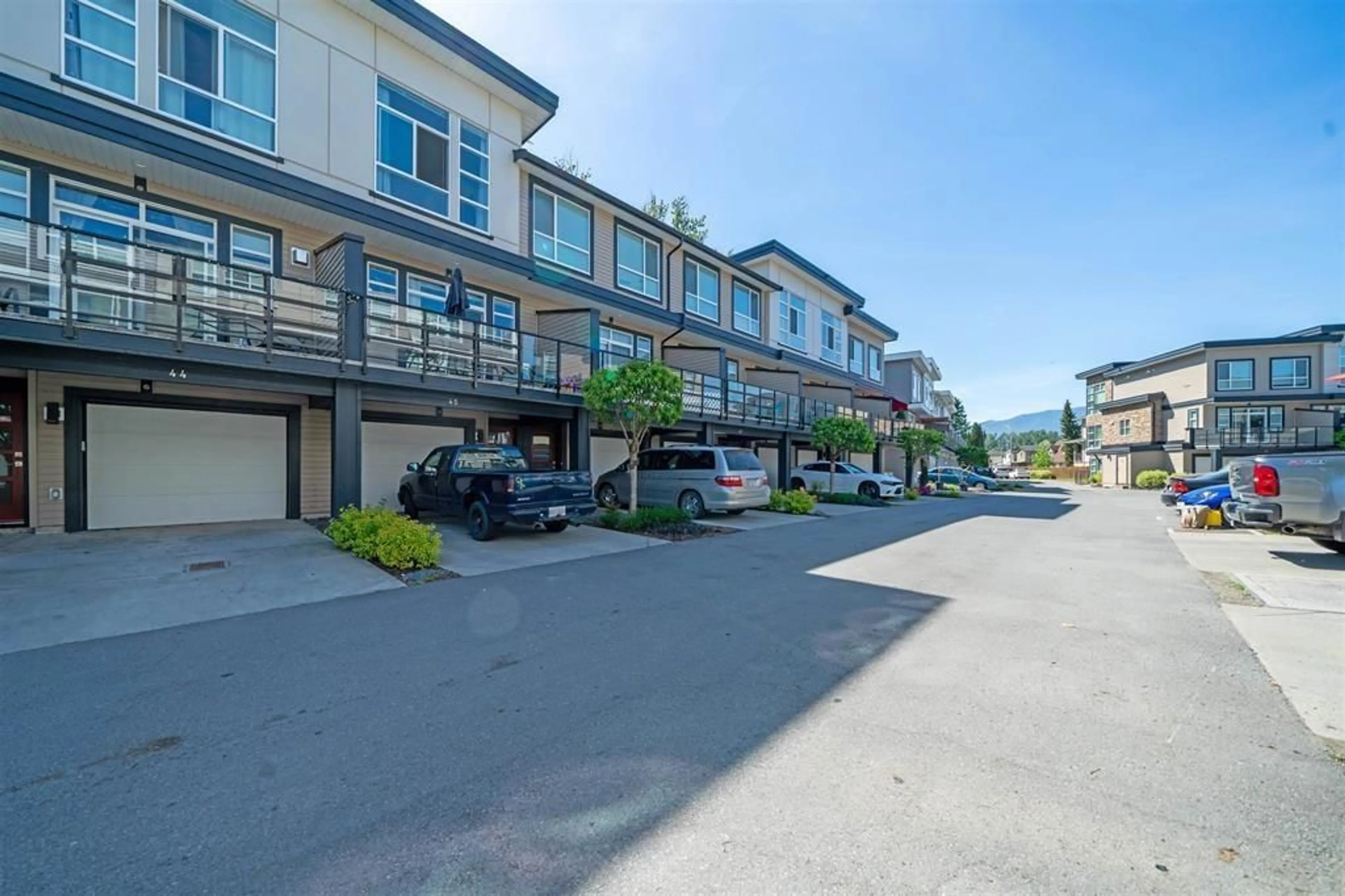 Patio, street for 45 8413 MIDTOWN WAY|Chilliwack Proper So, Chilliwack British Columbia V2P0G7