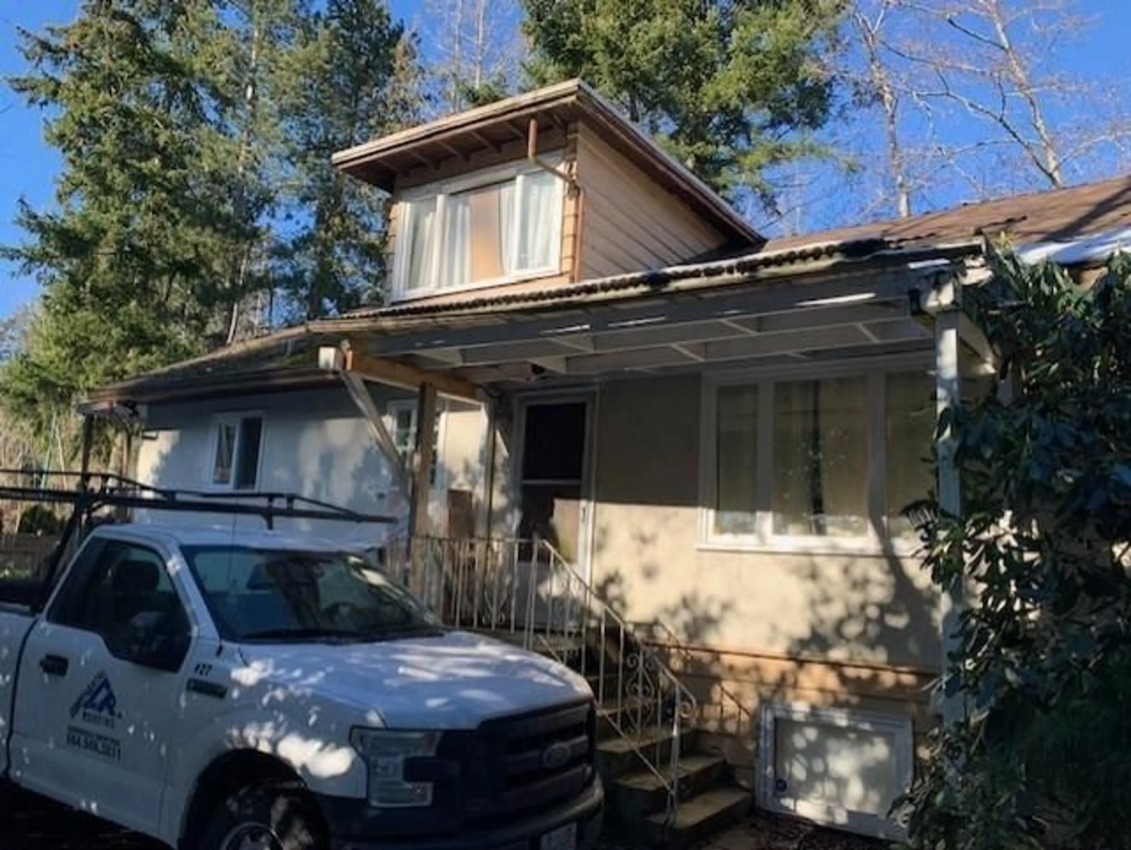 Home with vinyl exterior material, street for 1695 136, Surrey British Columbia V4A4E3