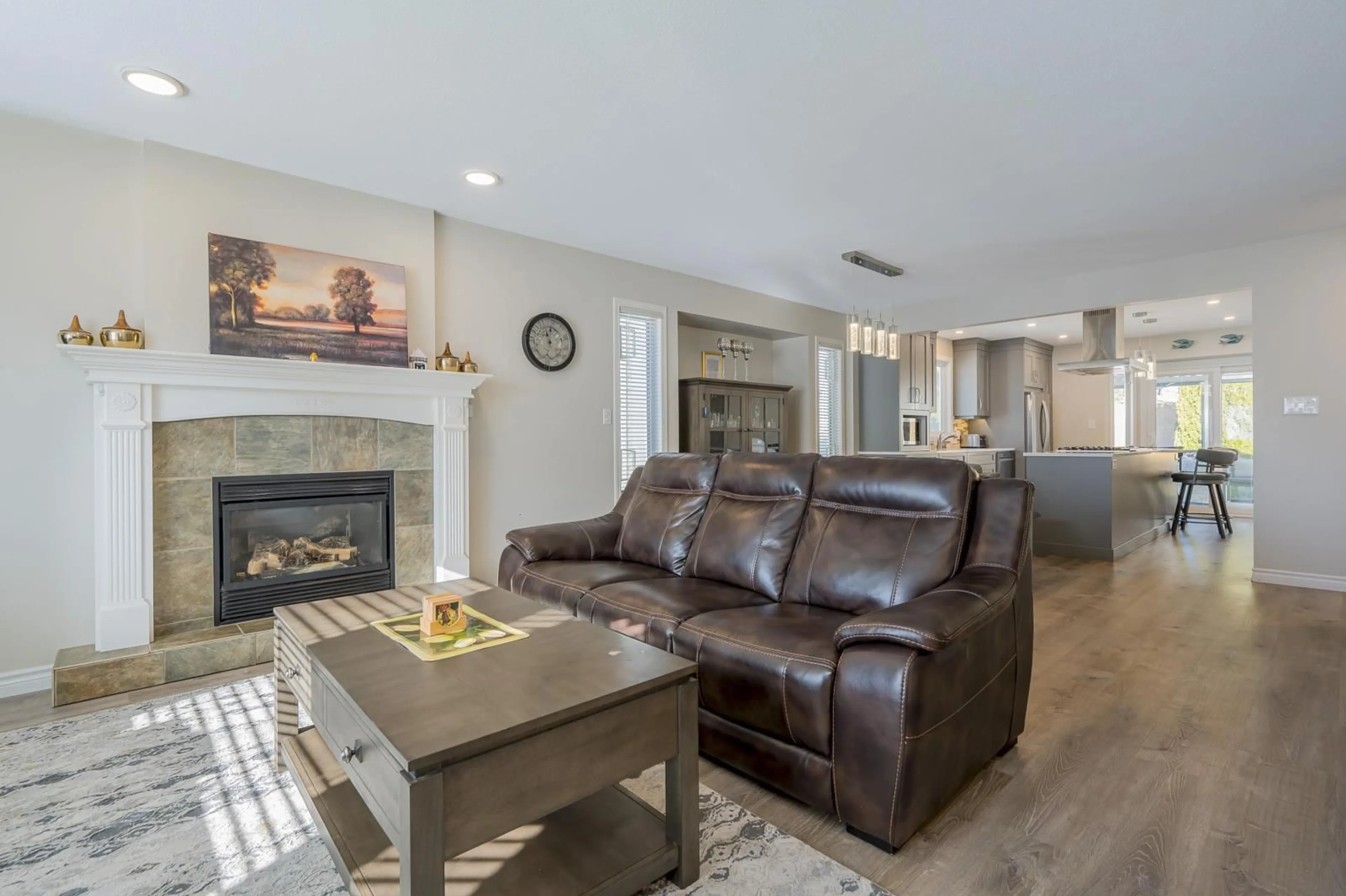 Living room with furniture, ceramic/tile floor for 45177 RAVEN PLACE|Sardis West Vedder, Sardis British Columbia V2R2X1