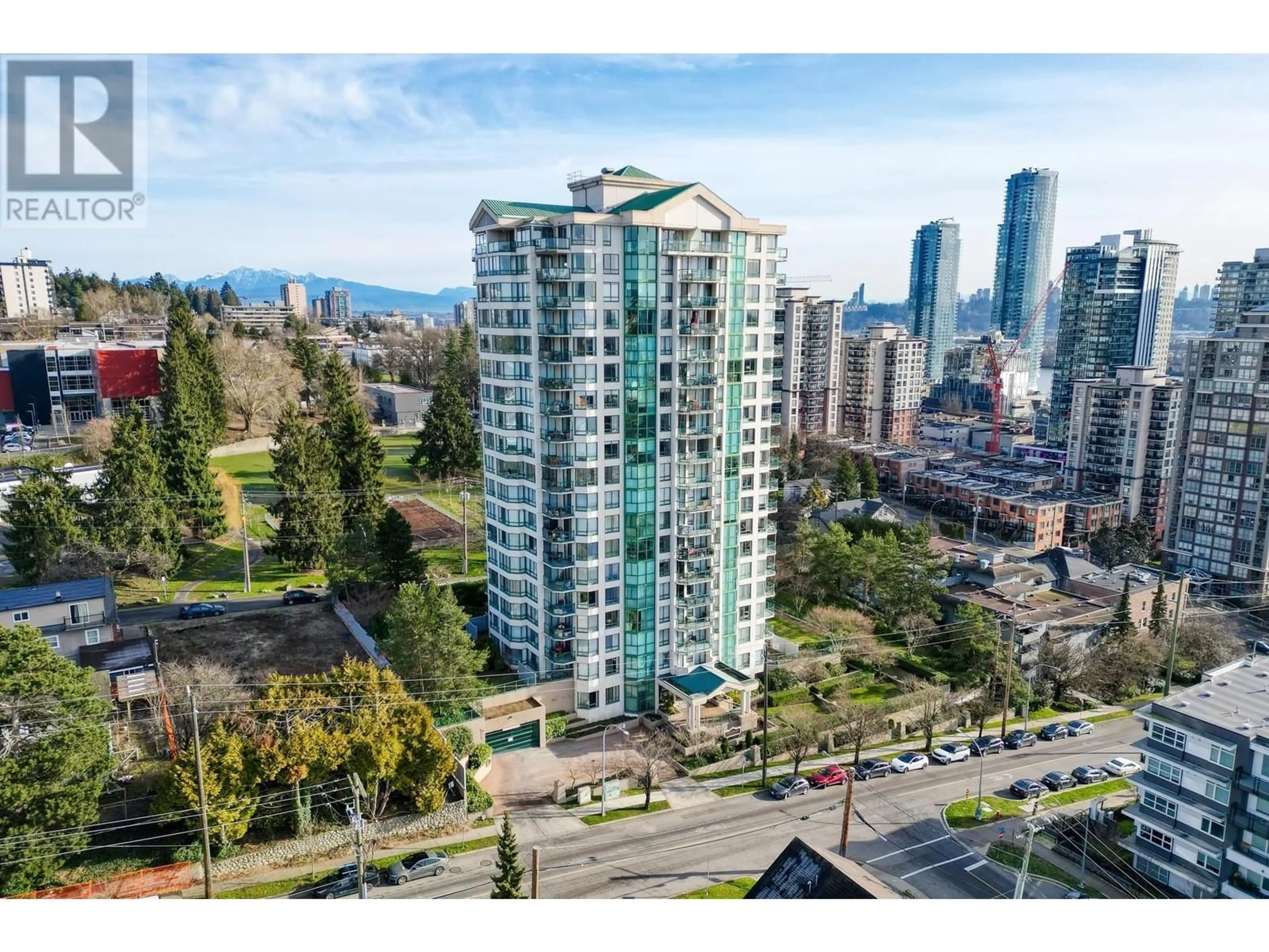 A pic from outside/outdoor area/front of a property/back of a property/a pic from drone, city buildings view from balcony for 2003 121 TENTH STREET, New Westminster British Columbia V3M3X7