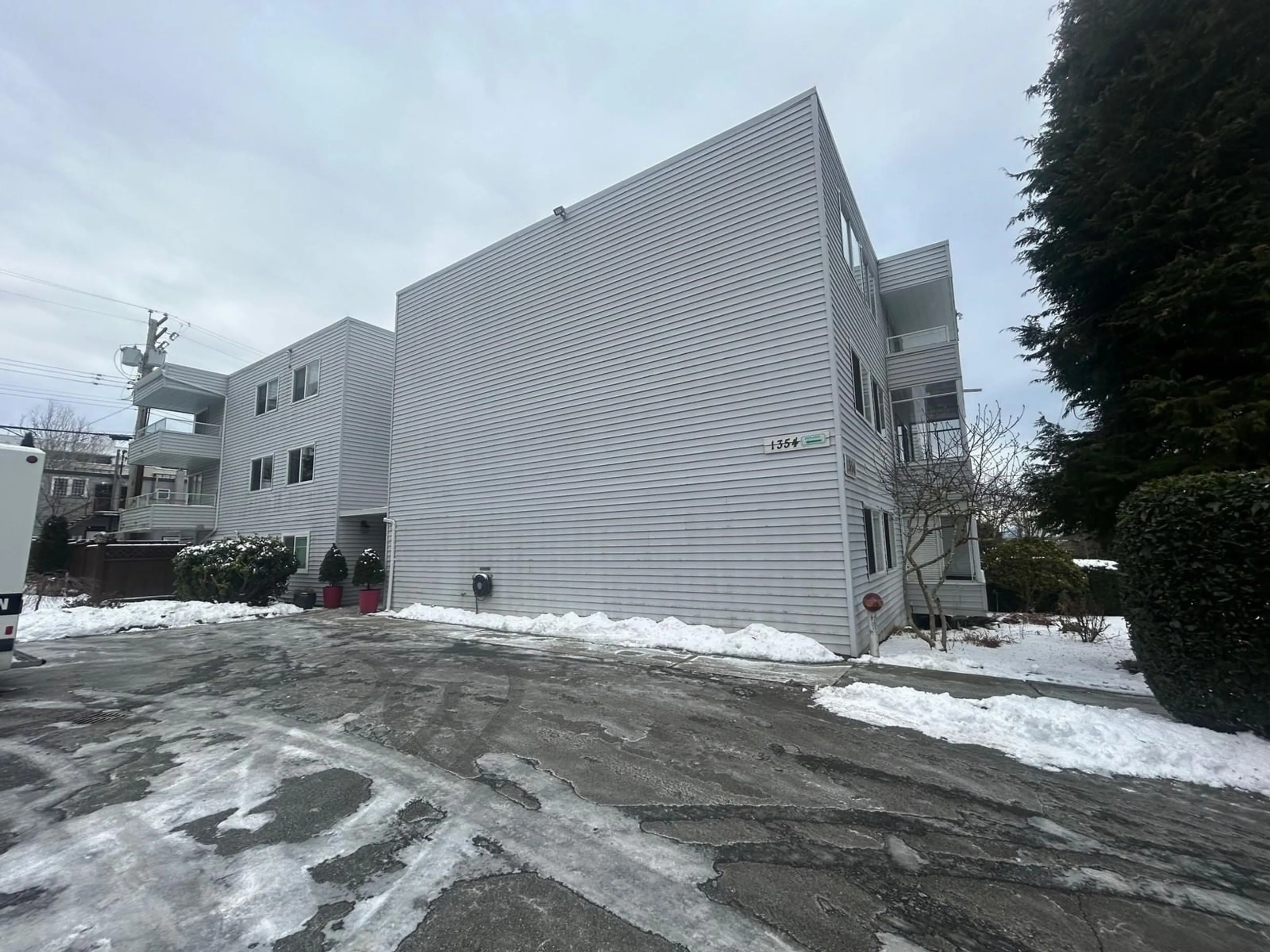 A pic from outside/outdoor area/front of a property/back of a property/a pic from drone, unknown for 303 - 1354 WINTER, White Rock British Columbia V4B3Y1