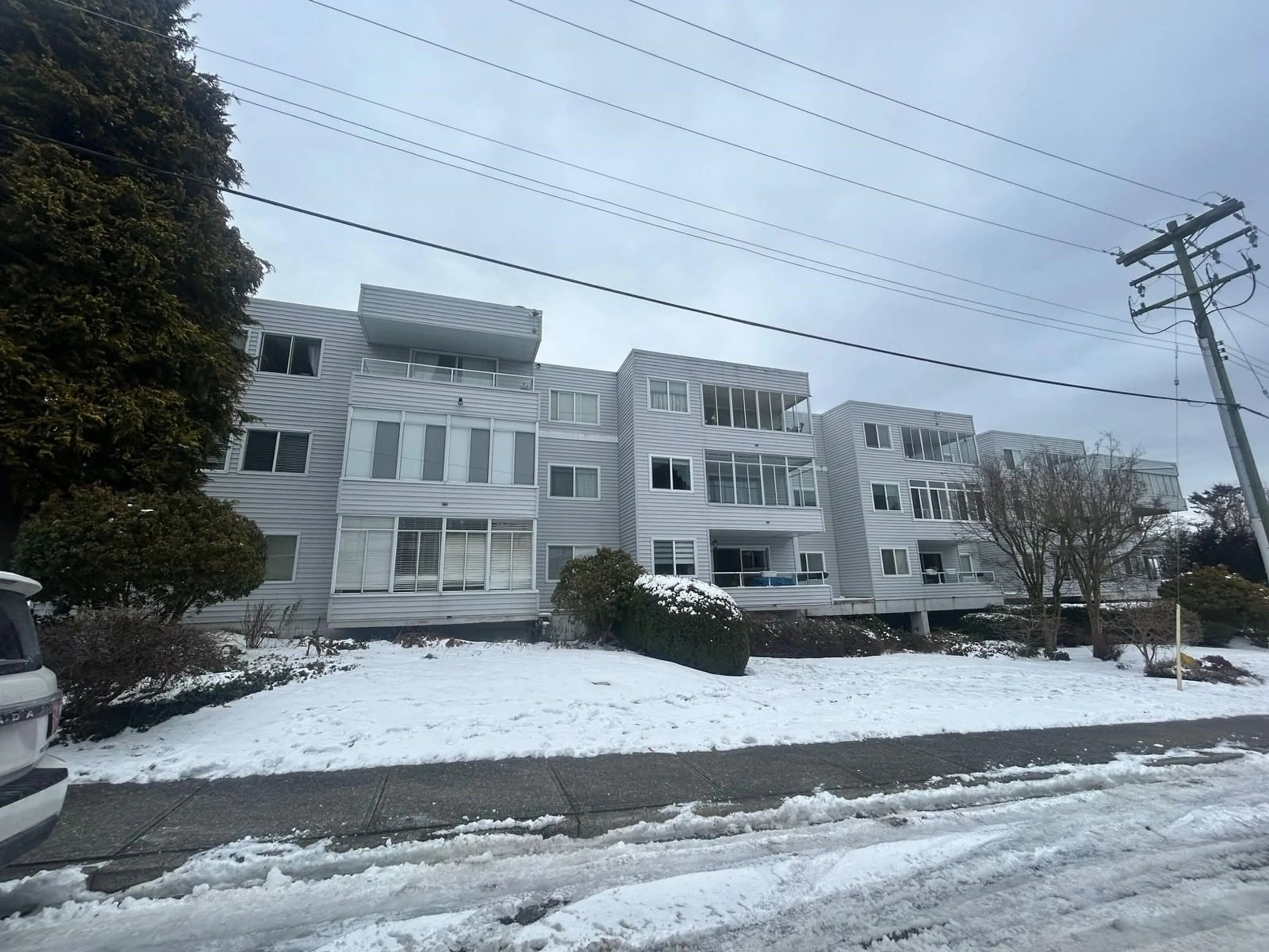 Standard kitchen, unknown for 303 - 1354 WINTER, White Rock British Columbia V4B3Y1