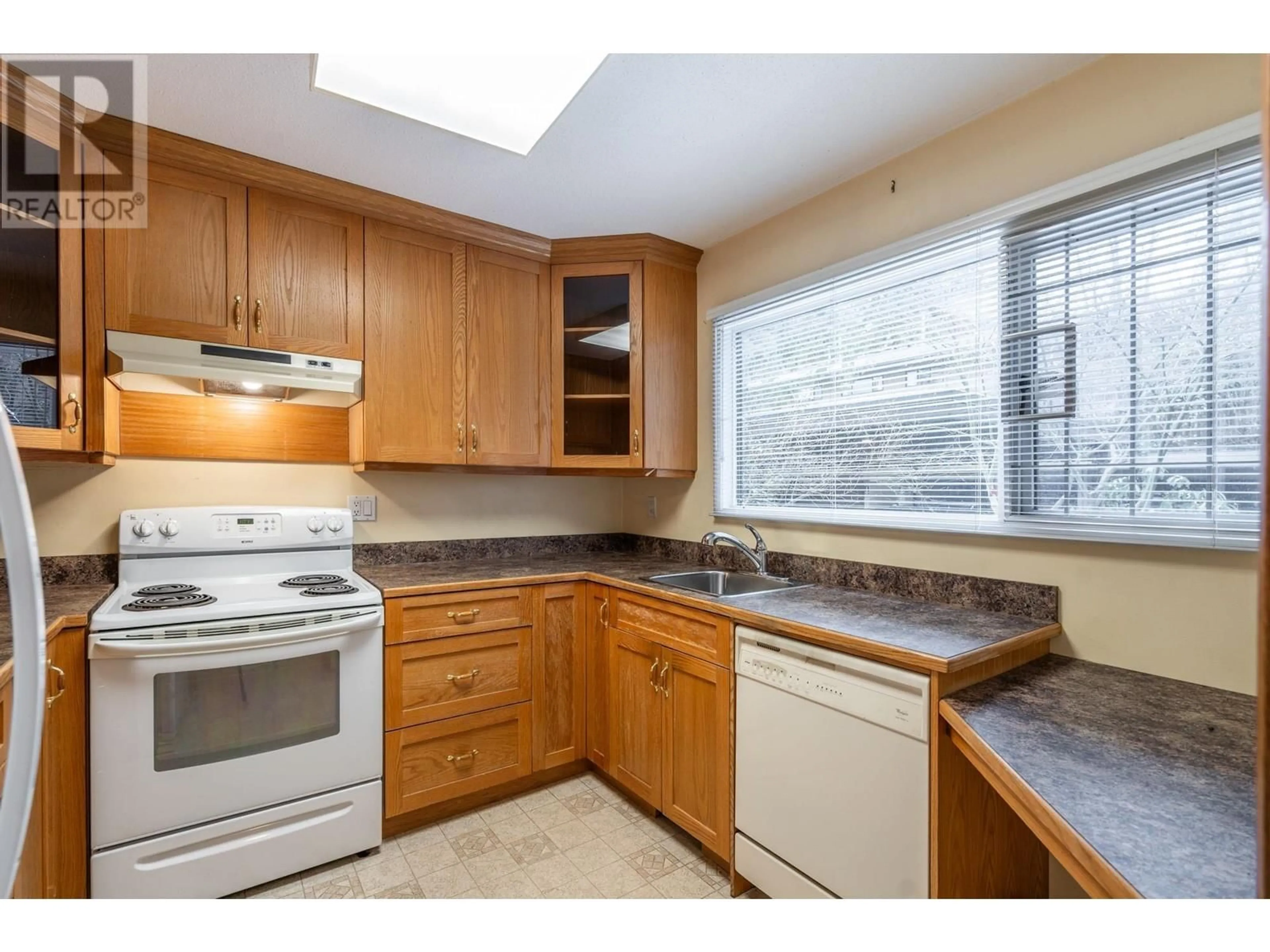 Standard kitchen, unknown for 3013 VEGA COURT, Burnaby British Columbia V3J1B2