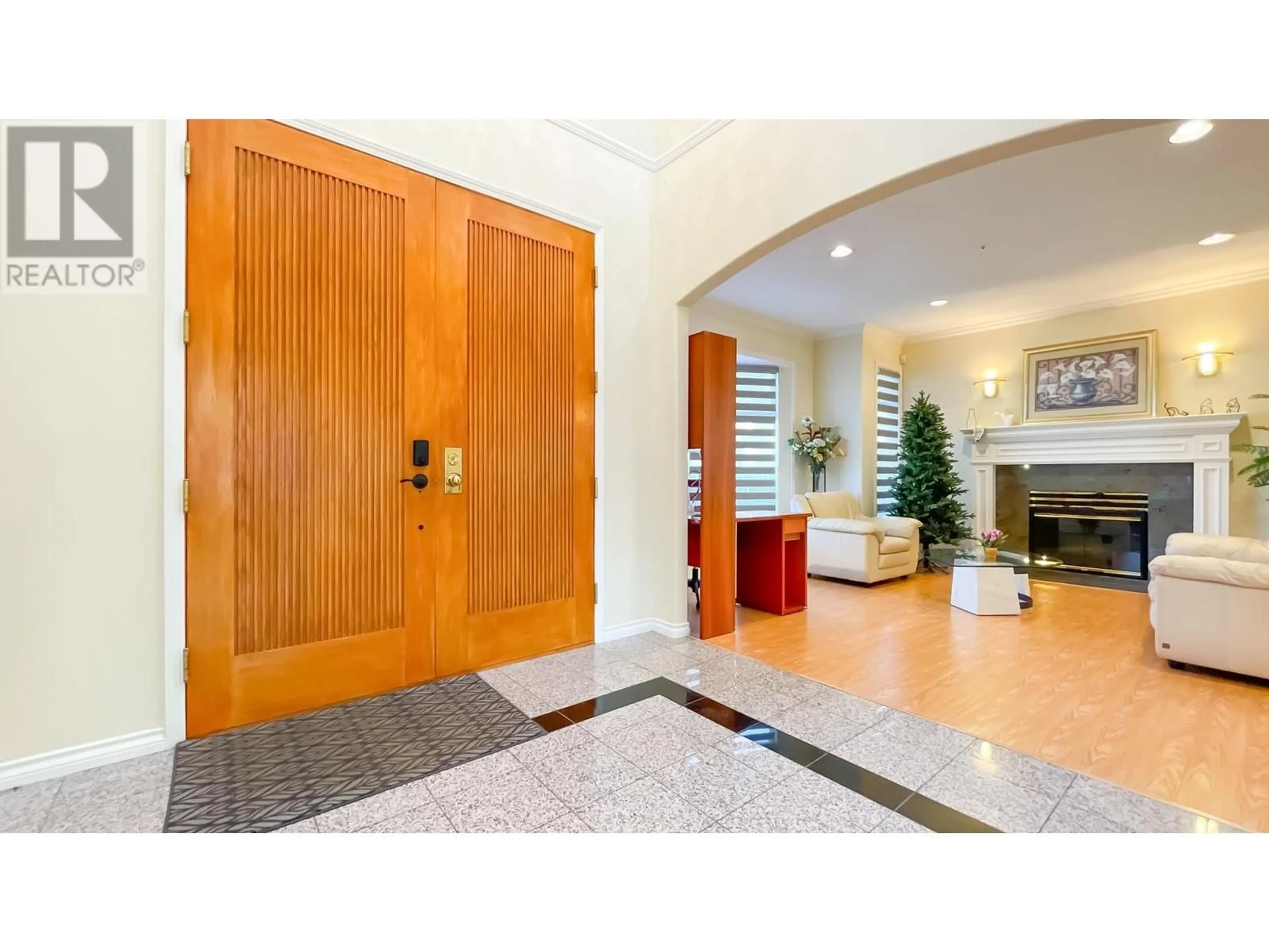 Indoor foyer for 2056 SCARBORO AVENUE, Vancouver British Columbia V5P2L3