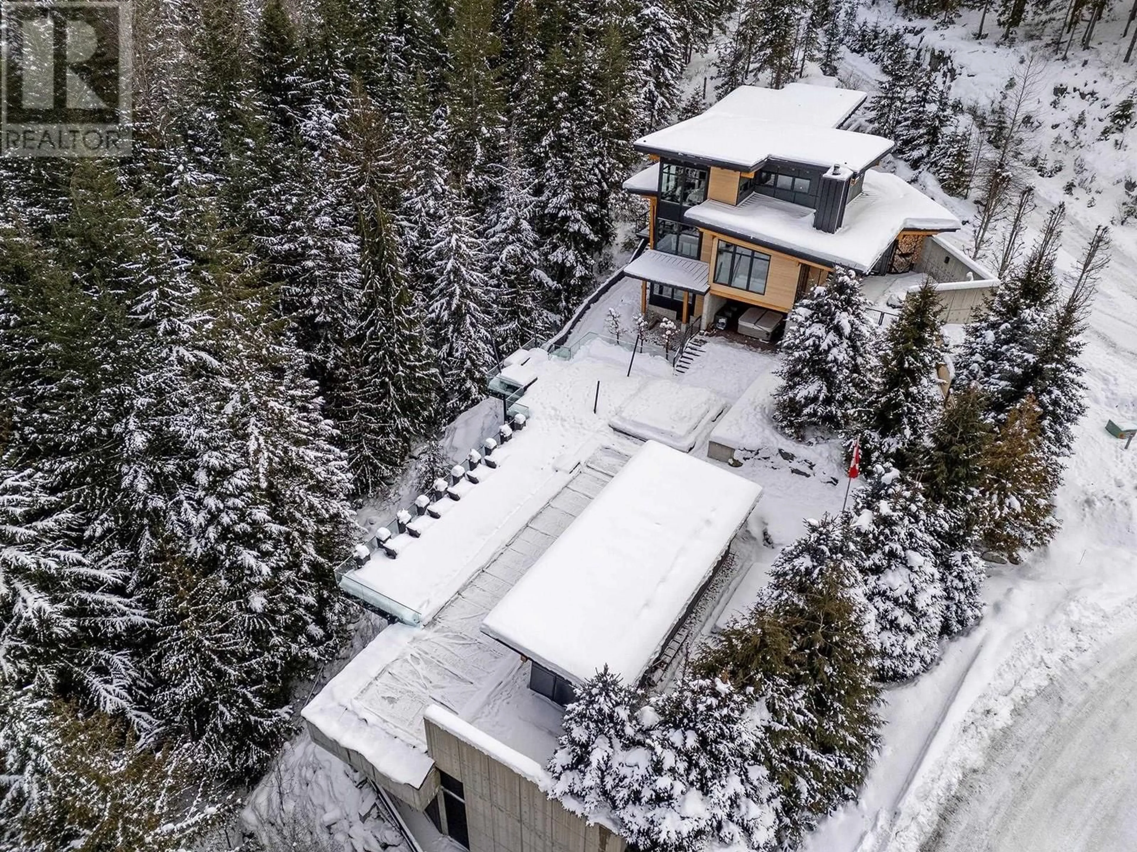 A pic from outside/outdoor area/front of a property/back of a property/a pic from drone, unknown for 1563 SPRING CREEK DRIVE, Whistler British Columbia V8E0A2