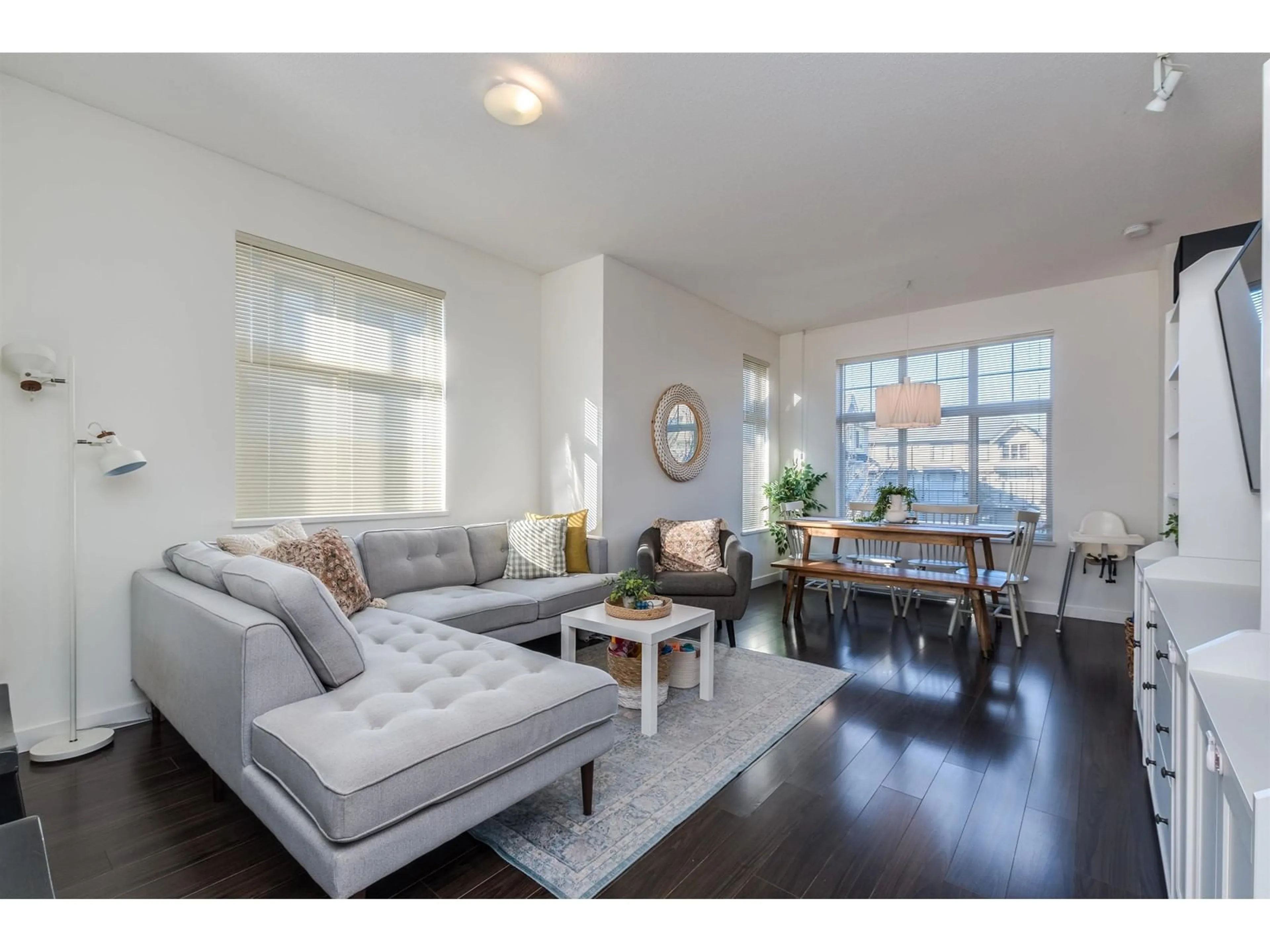 Living room with furniture, wood/laminate floor for 37 31098 WESTRIDGE PLACE, Abbotsford British Columbia V2T0C2