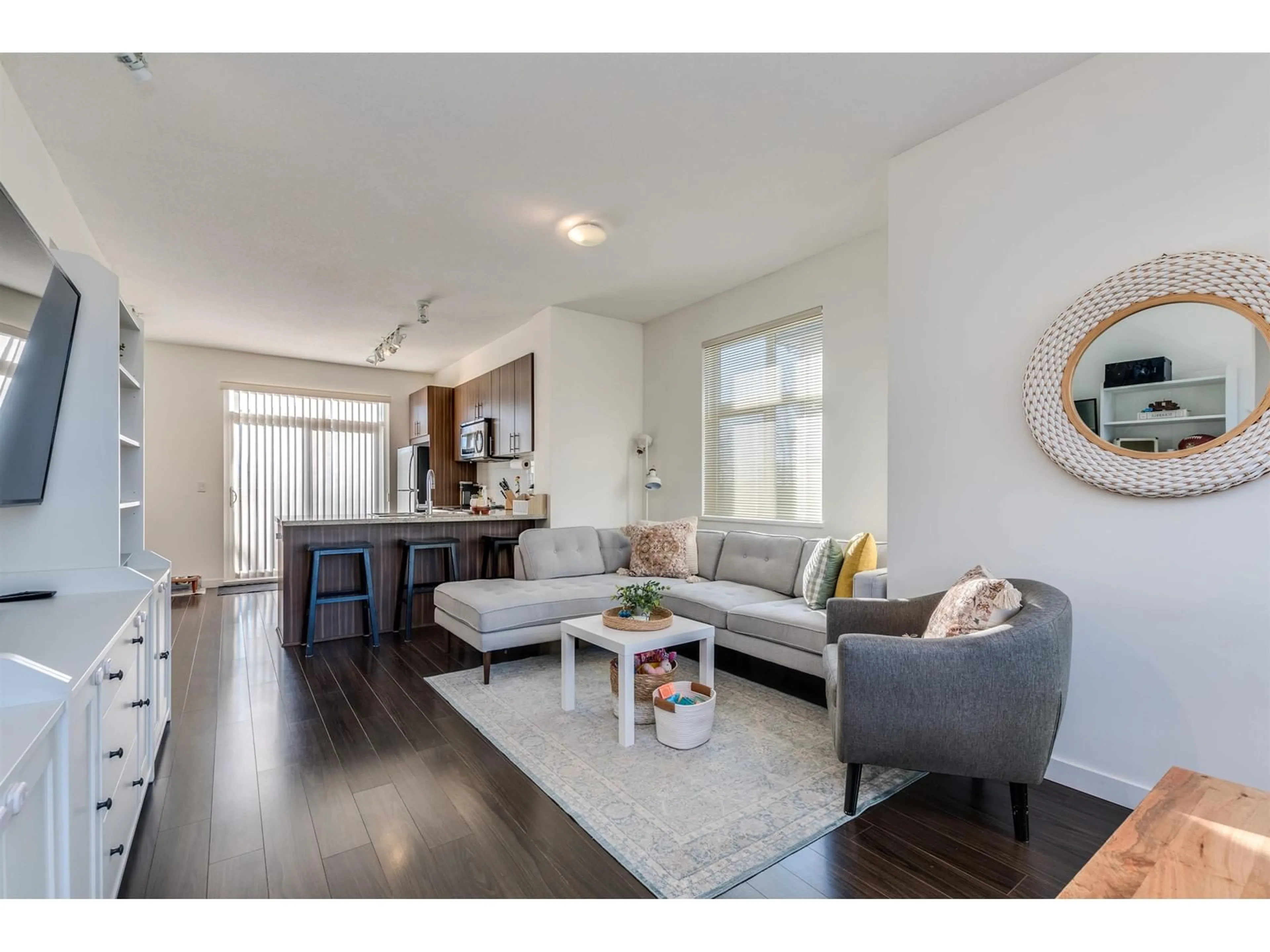 Living room with furniture, wood/laminate floor for 37 31098 WESTRIDGE PLACE, Abbotsford British Columbia V2T0C2