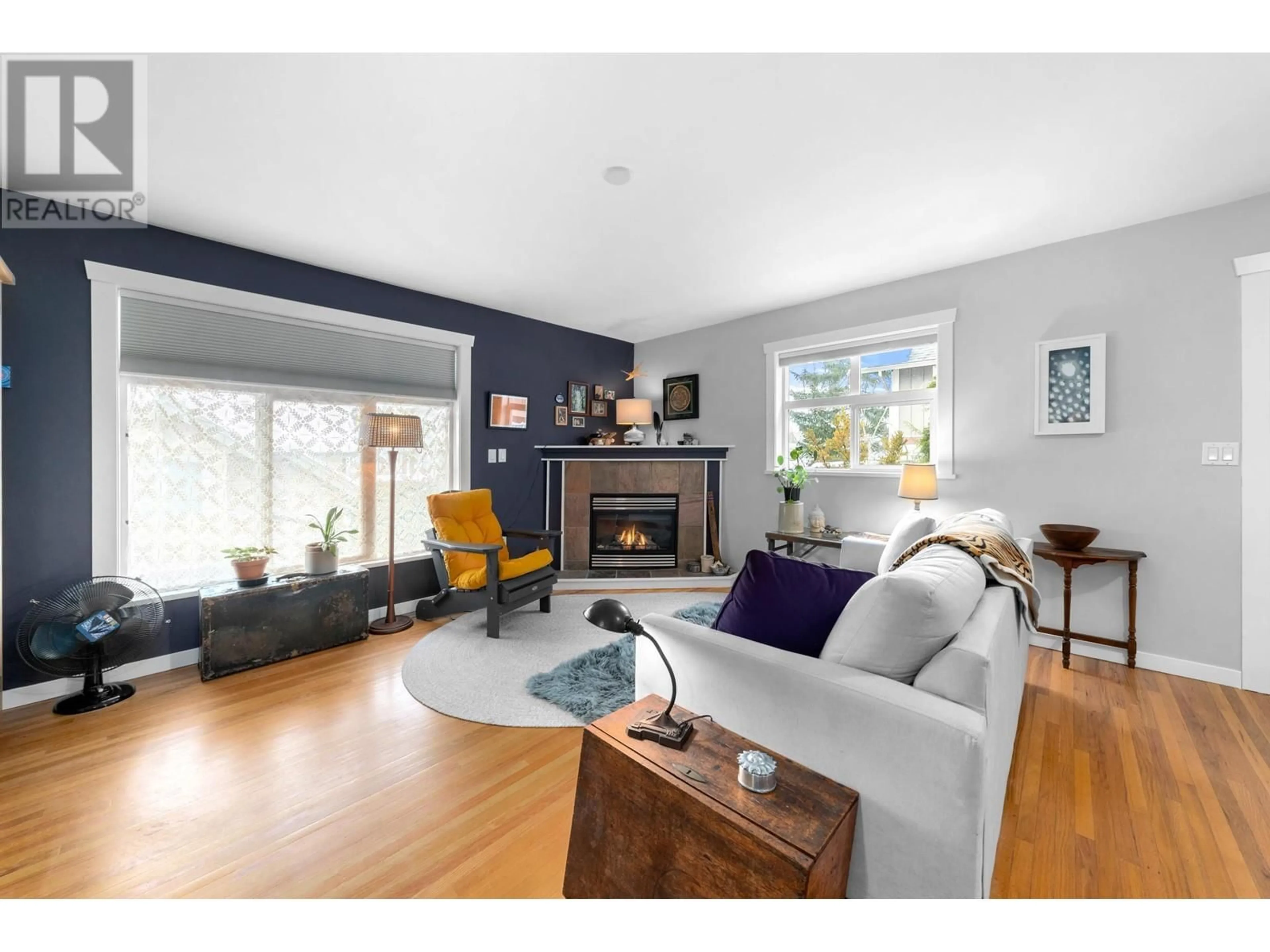 Living room with furniture, wood/laminate floor for 201 4272 ALBERT STREET, Burnaby British Columbia V5C2E8