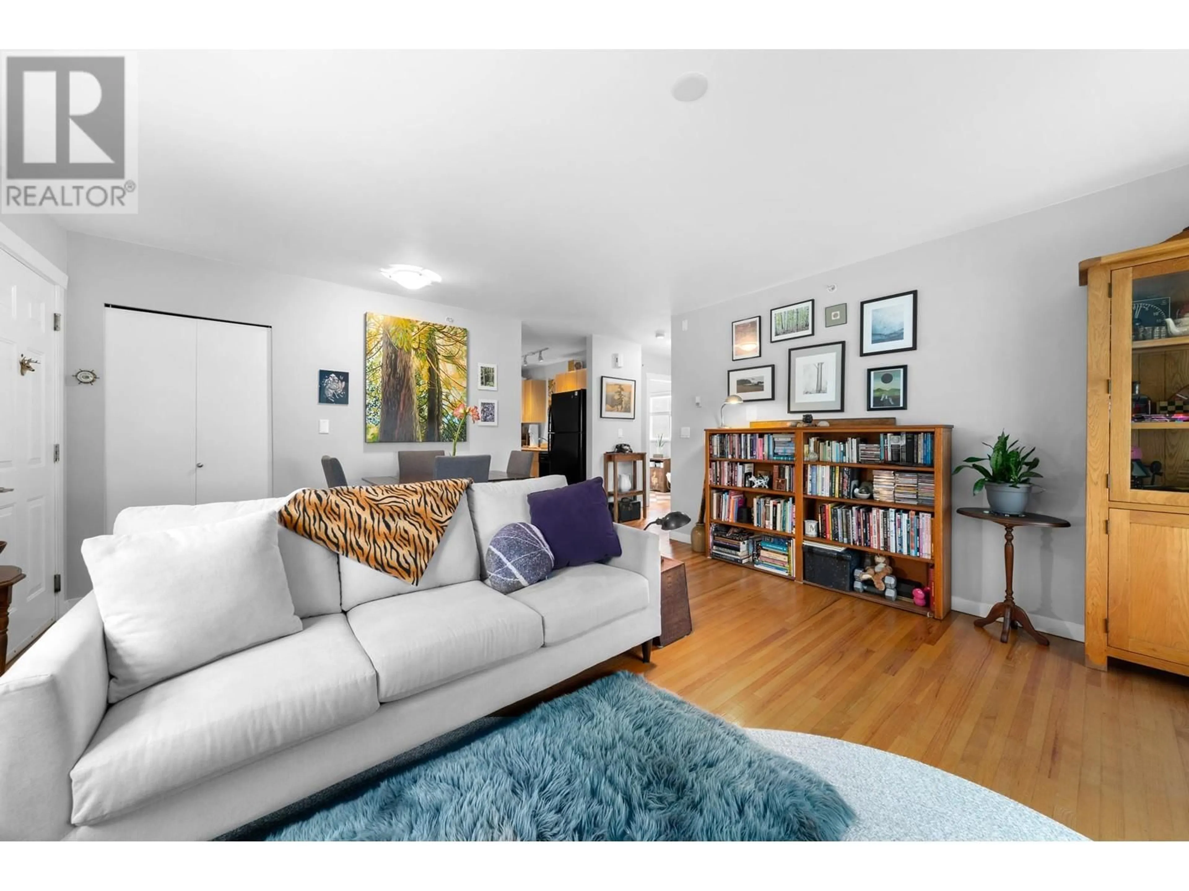 Living room with furniture, wood/laminate floor for 201 4272 ALBERT STREET, Burnaby British Columbia V5C2E8