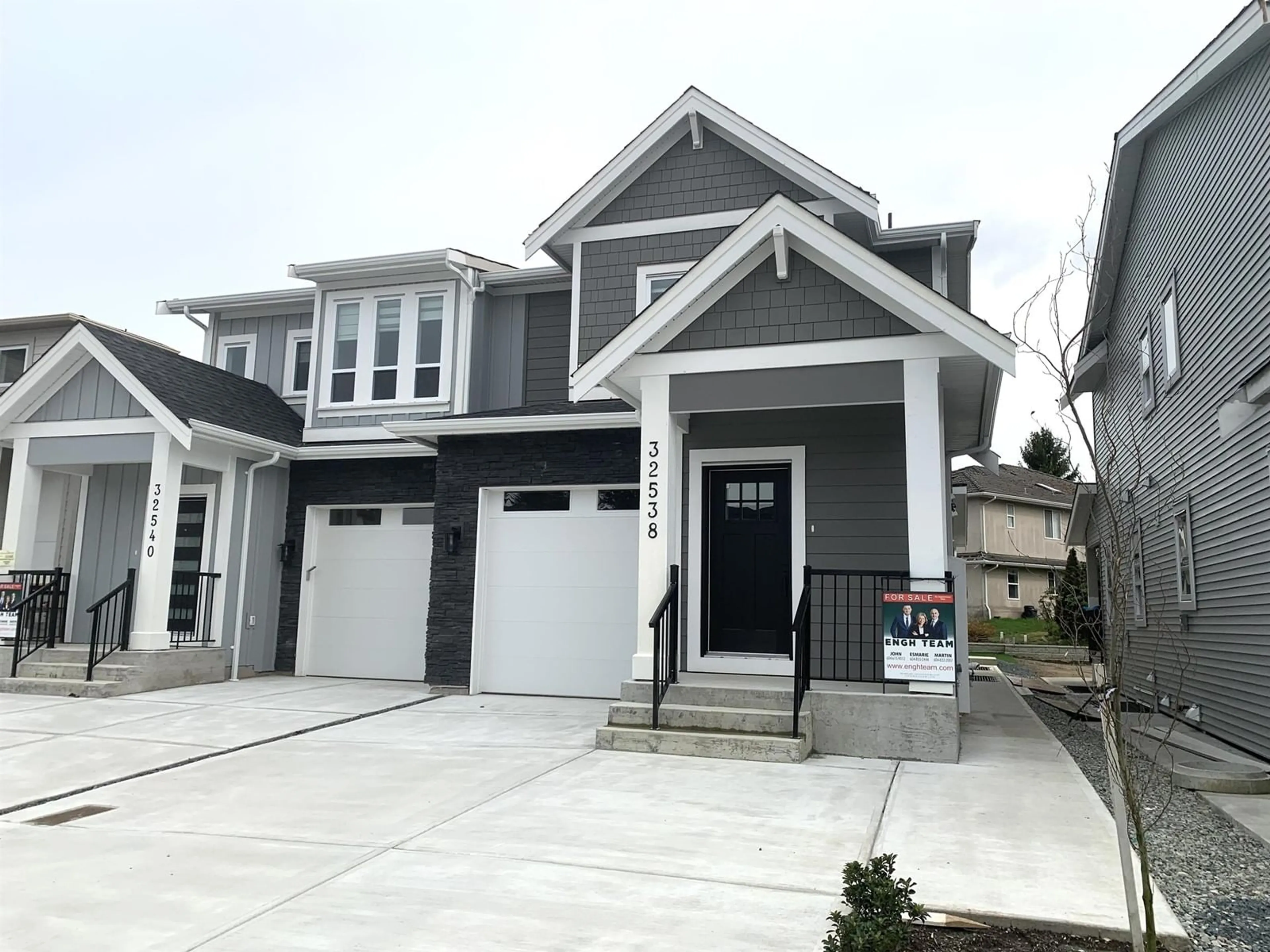 Home with vinyl exterior material, street for 32538 HIGGINBOTTOM, Mission British Columbia V2V2T7