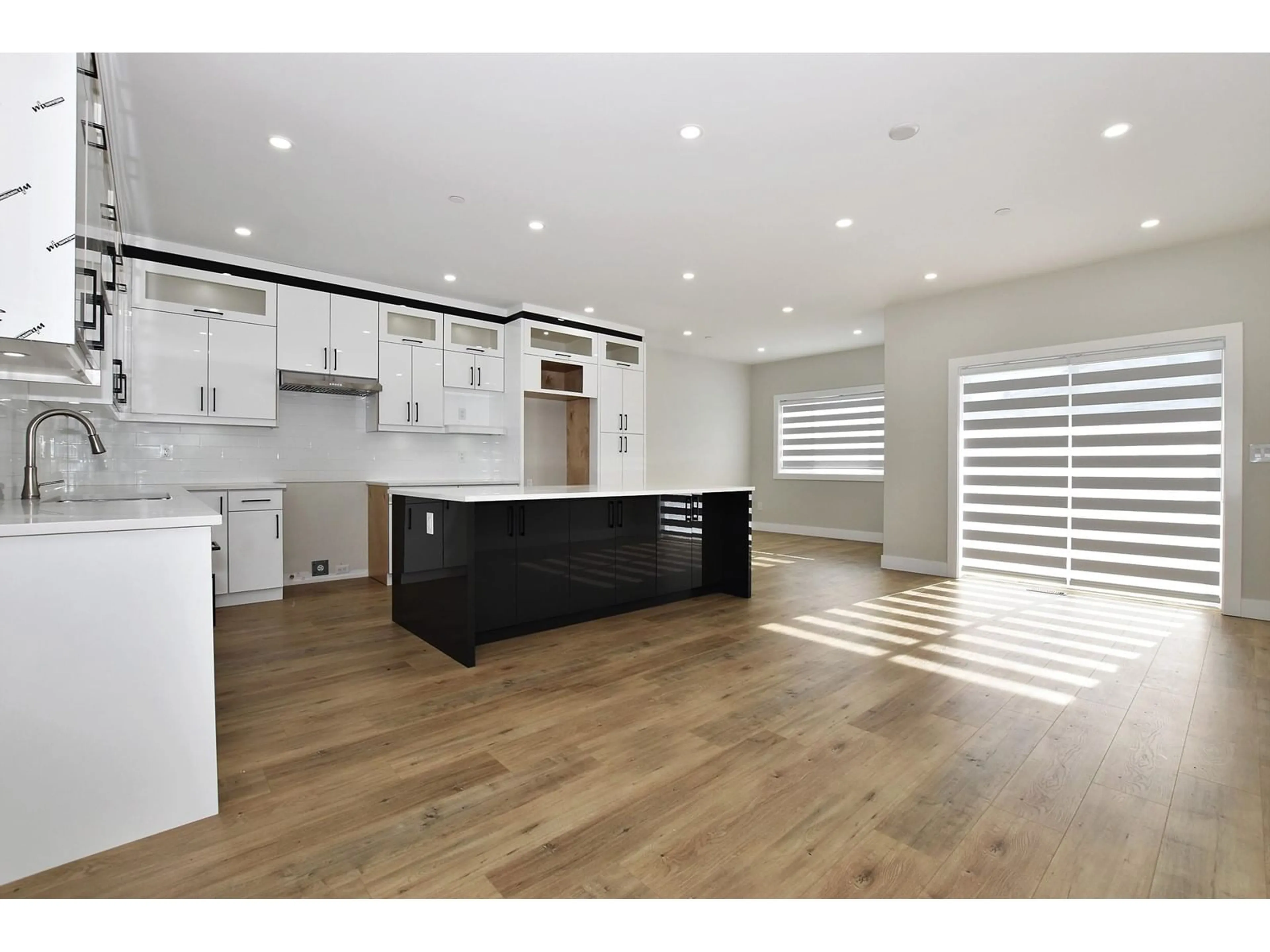 Open concept kitchen, unknown for 32538 HIGGINBOTTOM, Mission British Columbia V2V2T7