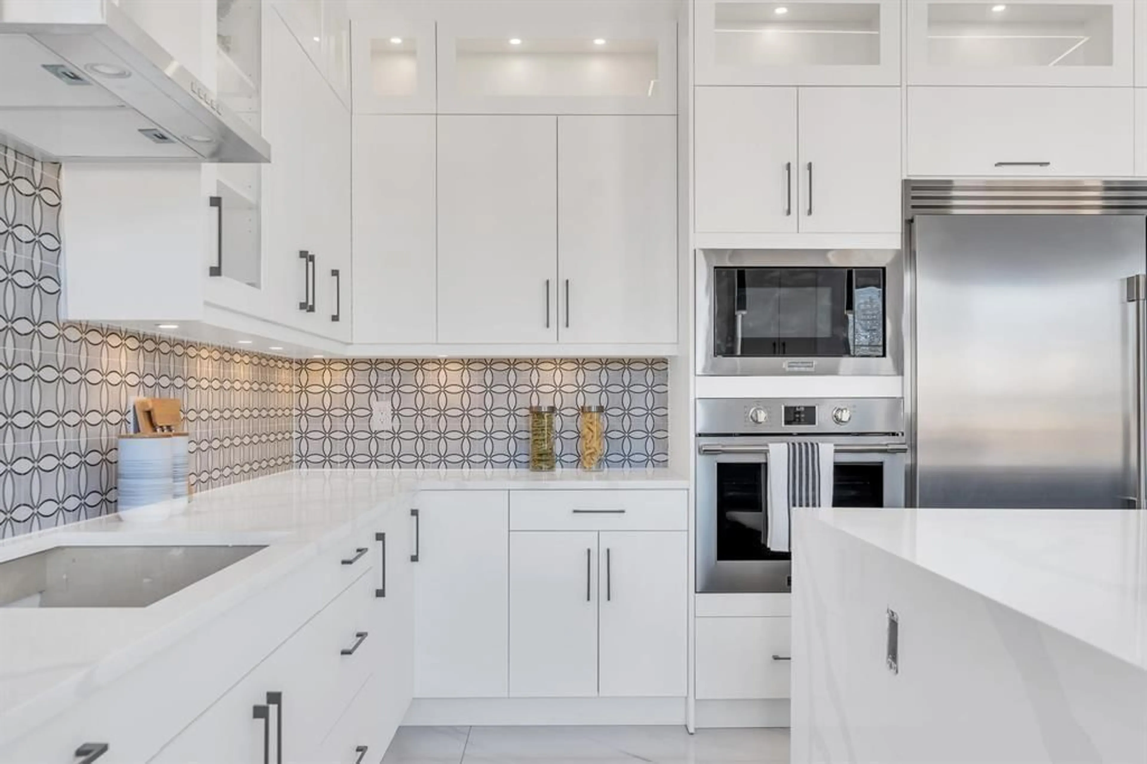 Contemporary kitchen, ceramic/tile floor for 2723 201, Langley British Columbia V2Z0B6