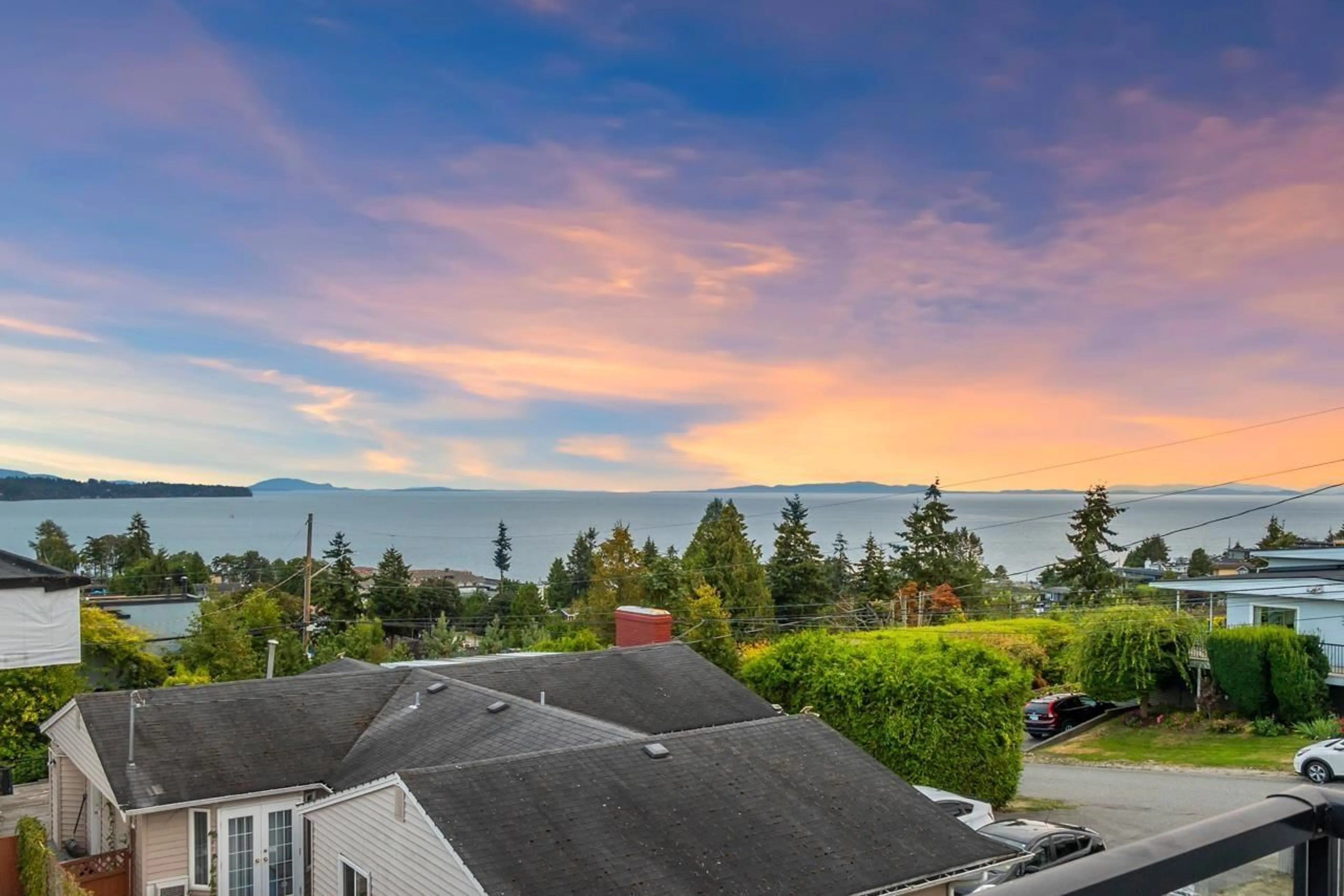 A pic from outside/outdoor area/front of a property/back of a property/a pic from drone, water/lake/river/ocean view for 1030 LEE STREET, White Rock British Columbia V4B4P1