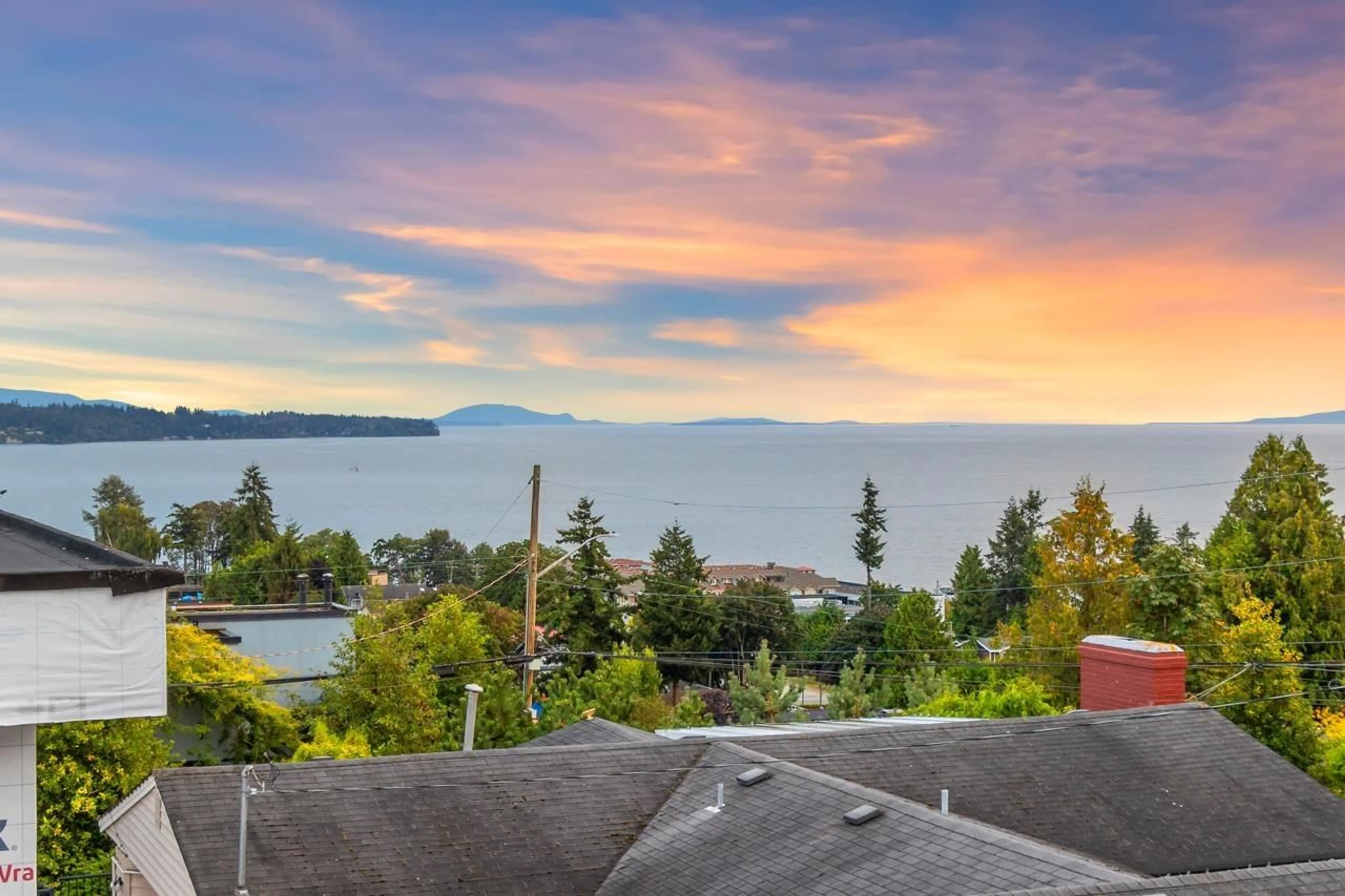 A pic from outside/outdoor area/front of a property/back of a property/a pic from drone, water/lake/river/ocean view for 1030 LEE STREET, White Rock British Columbia V4B4P1