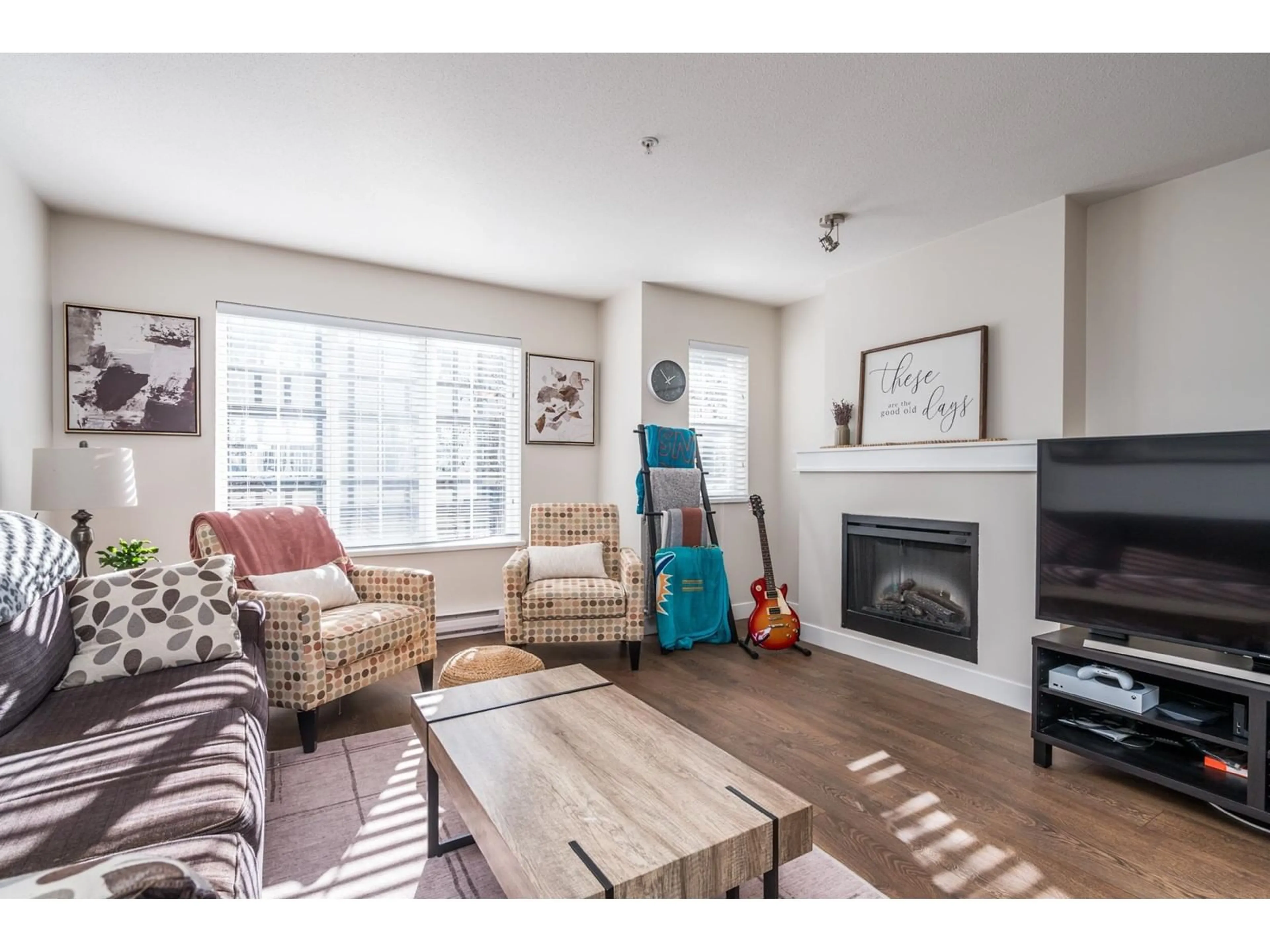 Living room with furniture, wood/laminate floor for 146 20875 80 AVENUE, Langley British Columbia V2Y0B2