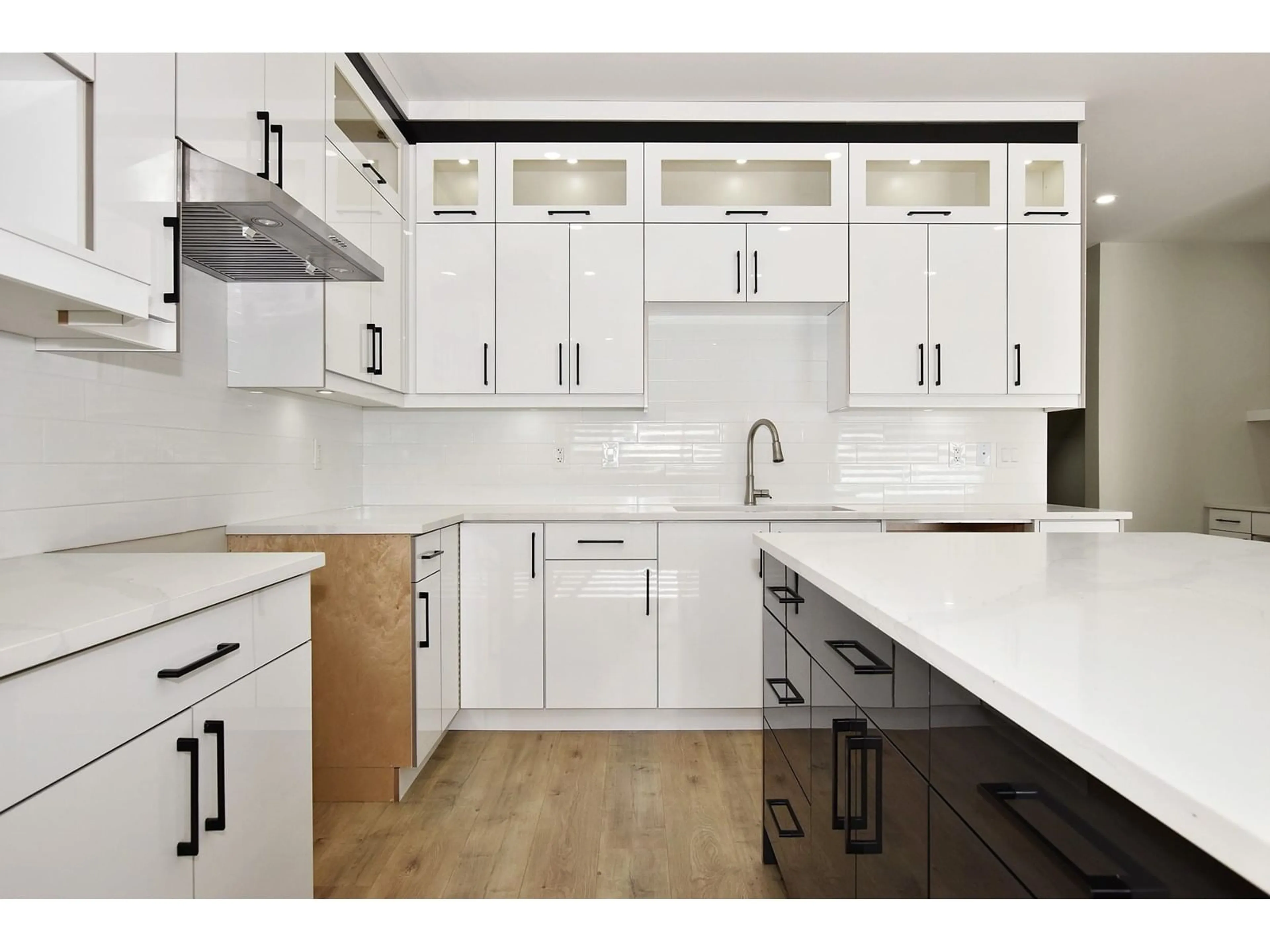 Open concept kitchen, ceramic/tile floor for 32540 HIGGINBOTTOM, Mission British Columbia V2V2T7