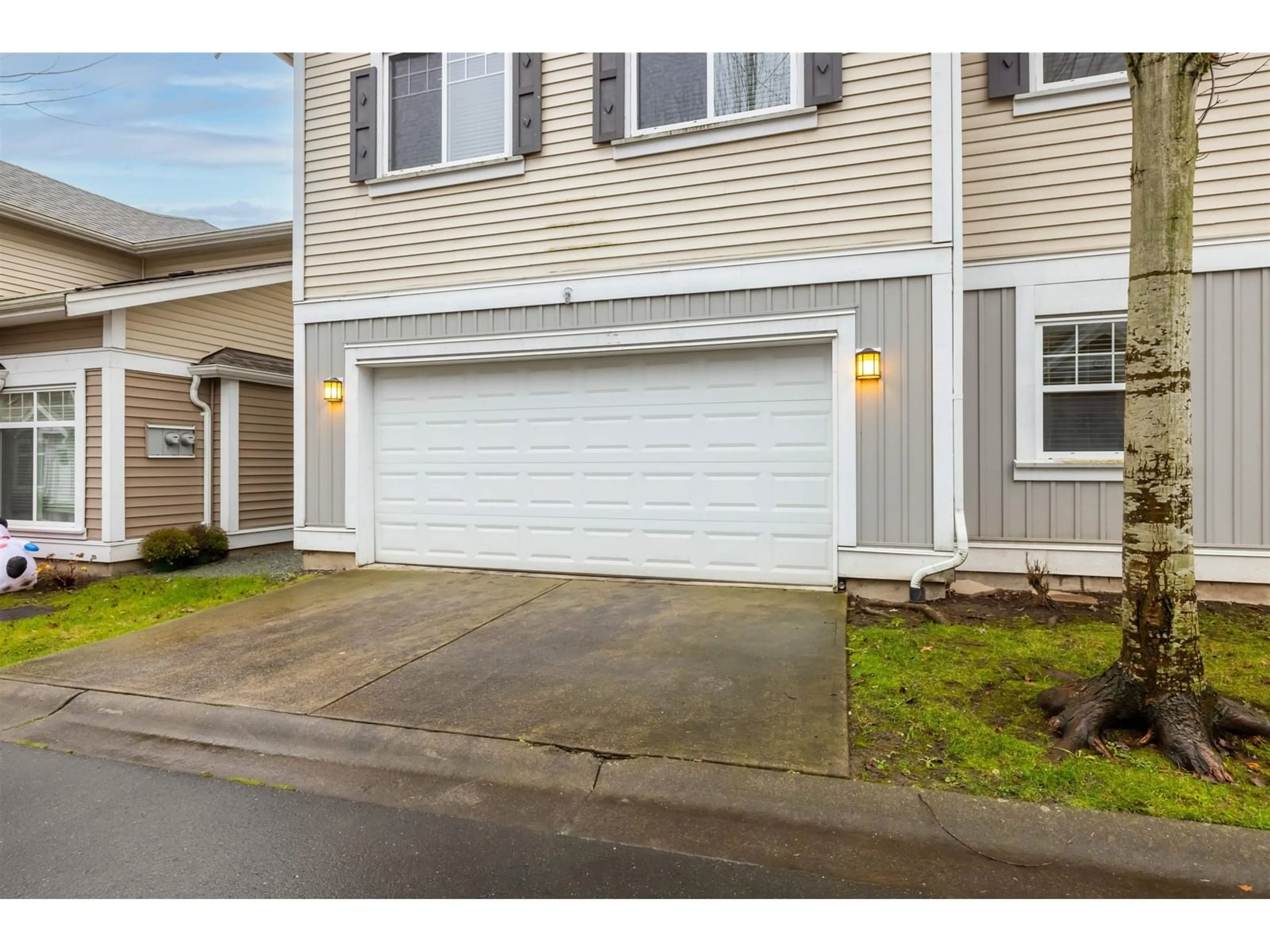 Indoor garage for 11 30748 CARDINAL AVENUE, Abbotsford British Columbia V2T0C1