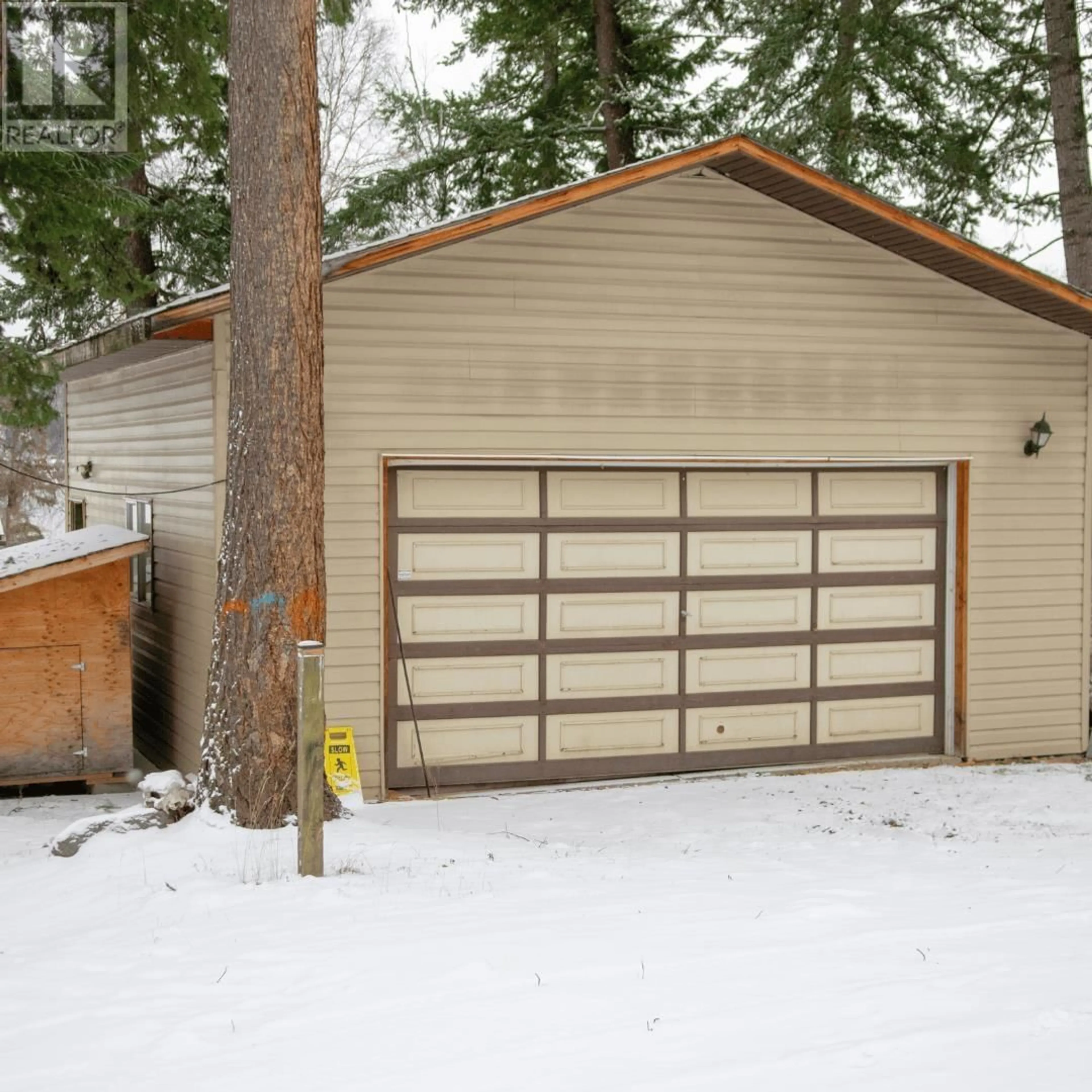 Indoor garage for 1344 LAKEVIEW DRIVE, Quesnel British Columbia V2J4K4