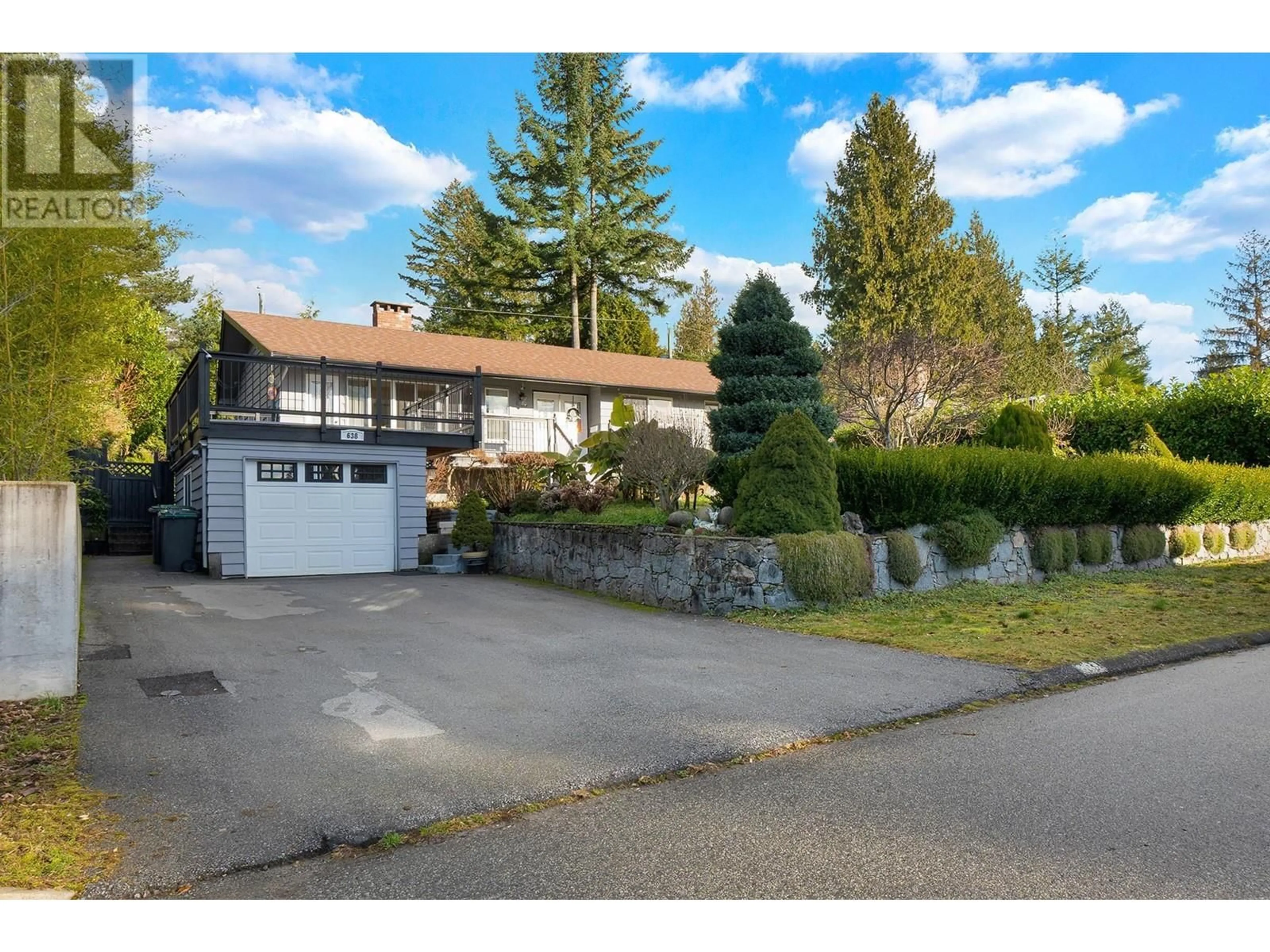 A pic from outside/outdoor area/front of a property/back of a property/a pic from drone, street for 638 ELSTREE PLACE, North Vancouver British Columbia V7N2Y3