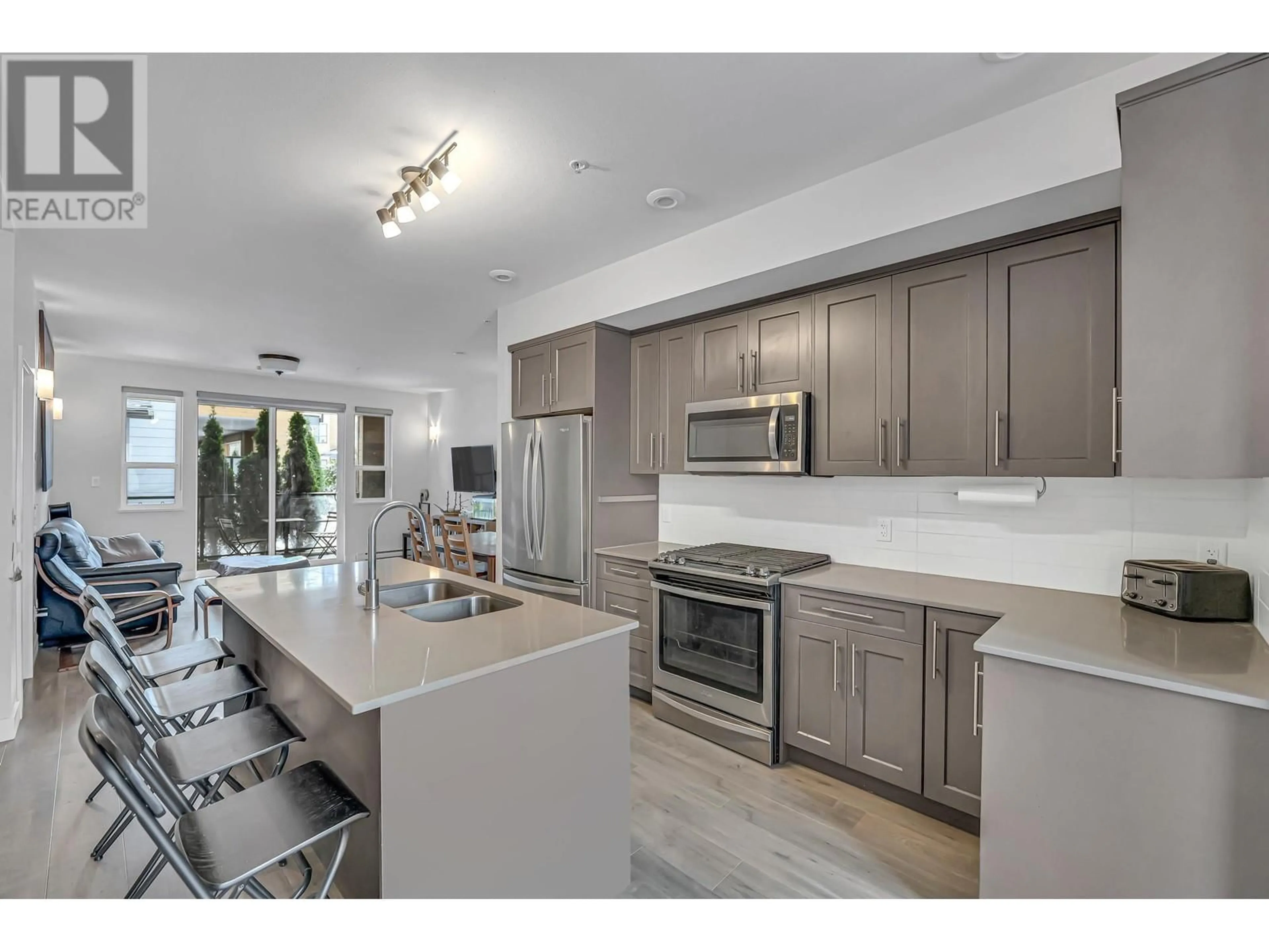 Open concept kitchen, ceramic/tile floor for 71 1188 MAIN STREET, Squamish British Columbia V8B0Z3