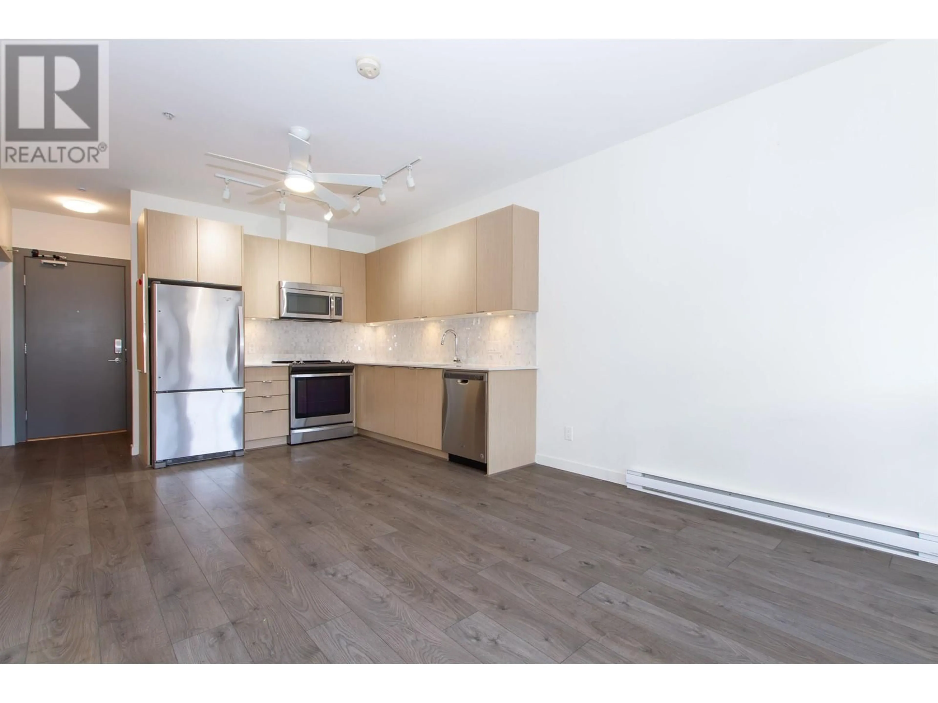Standard kitchen, wood/laminate floor for 415 - 1150 BAILEY STREET, Squamish British Columbia V8B0R4