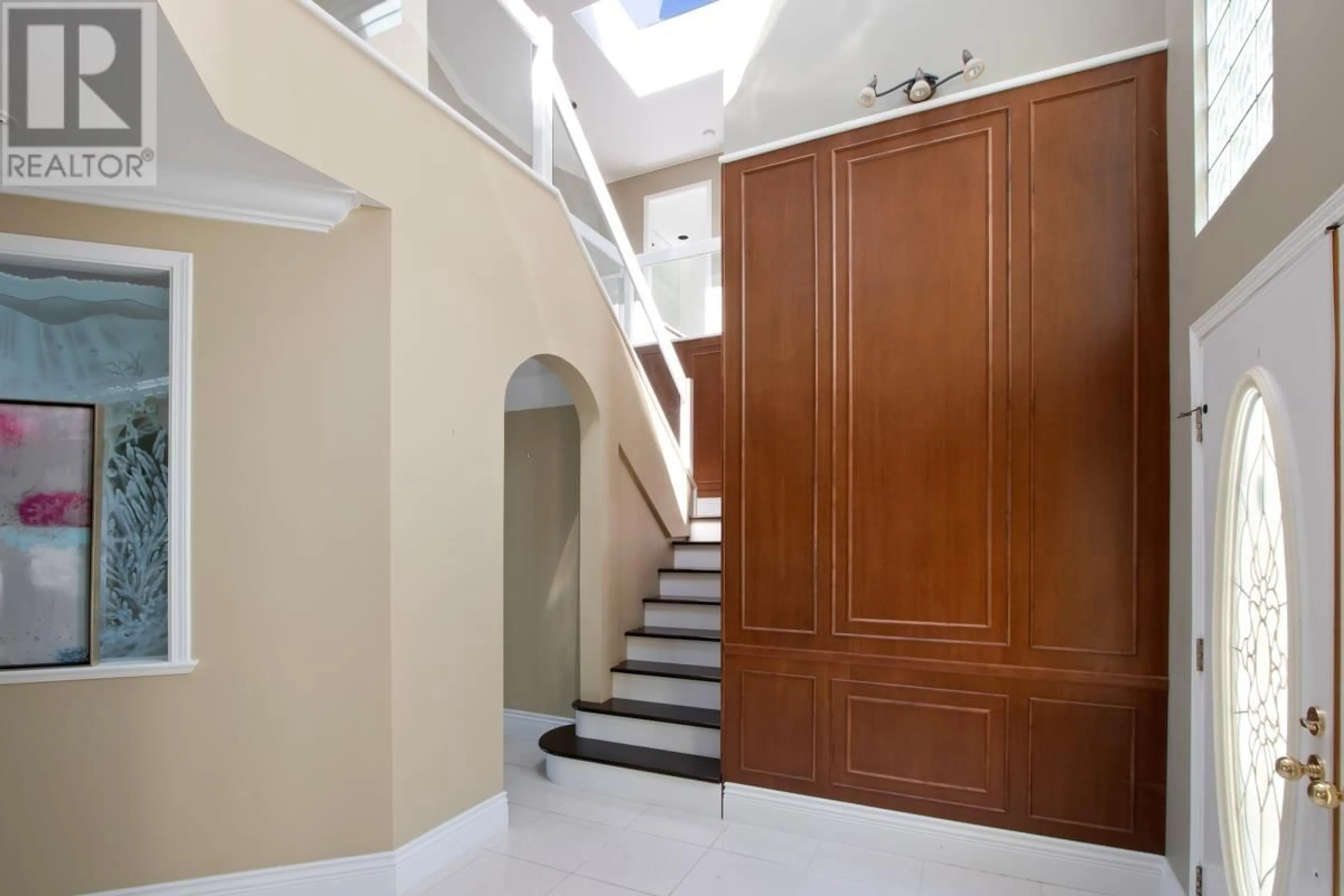 Indoor foyer for 5514 WESTHAVEN ROAD, West Vancouver British Columbia V7W3E9