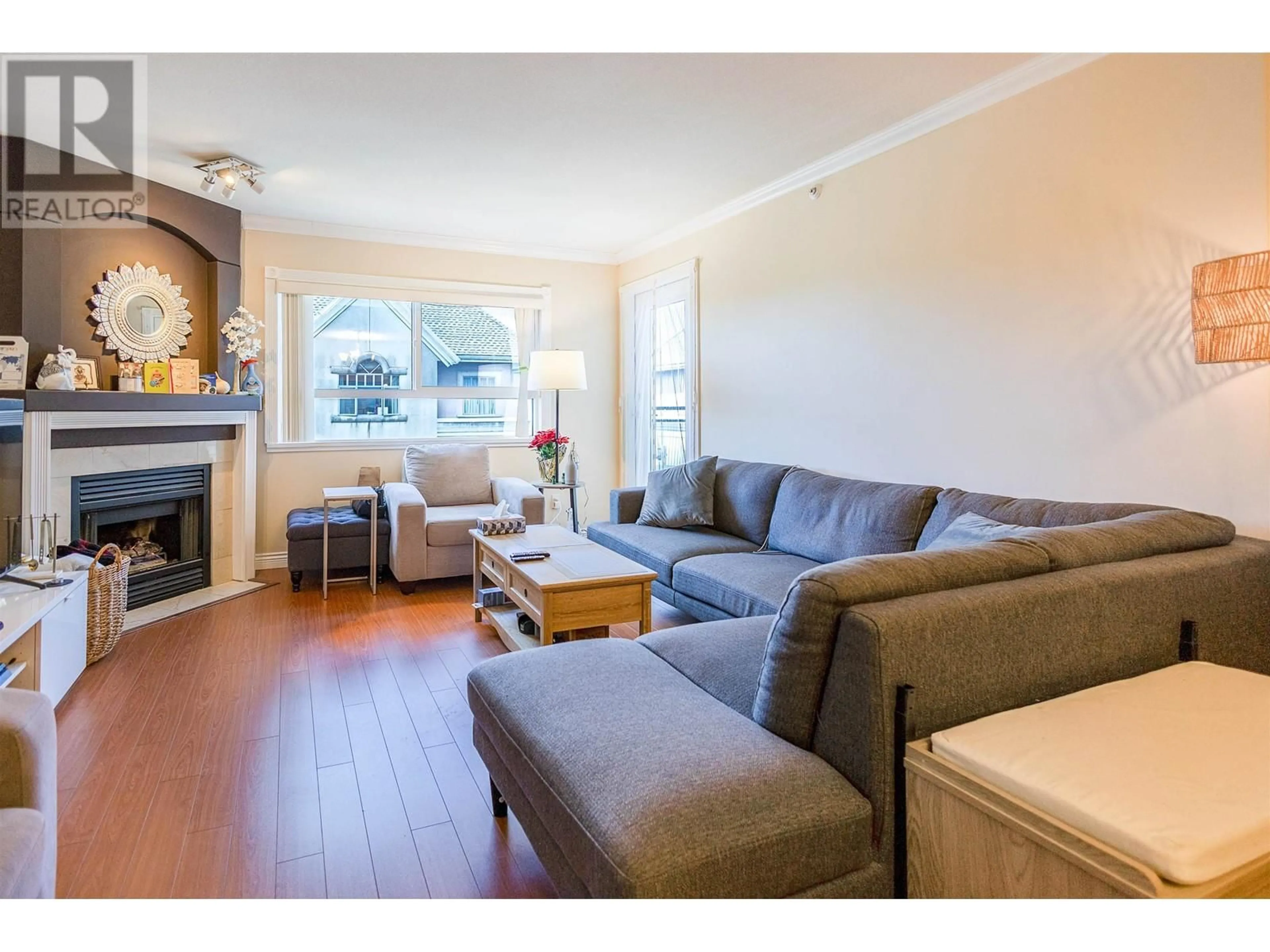 Living room with furniture, wood/laminate floor for PH8 2405 KAMLOOPS STREET, Vancouver British Columbia V5M4V6