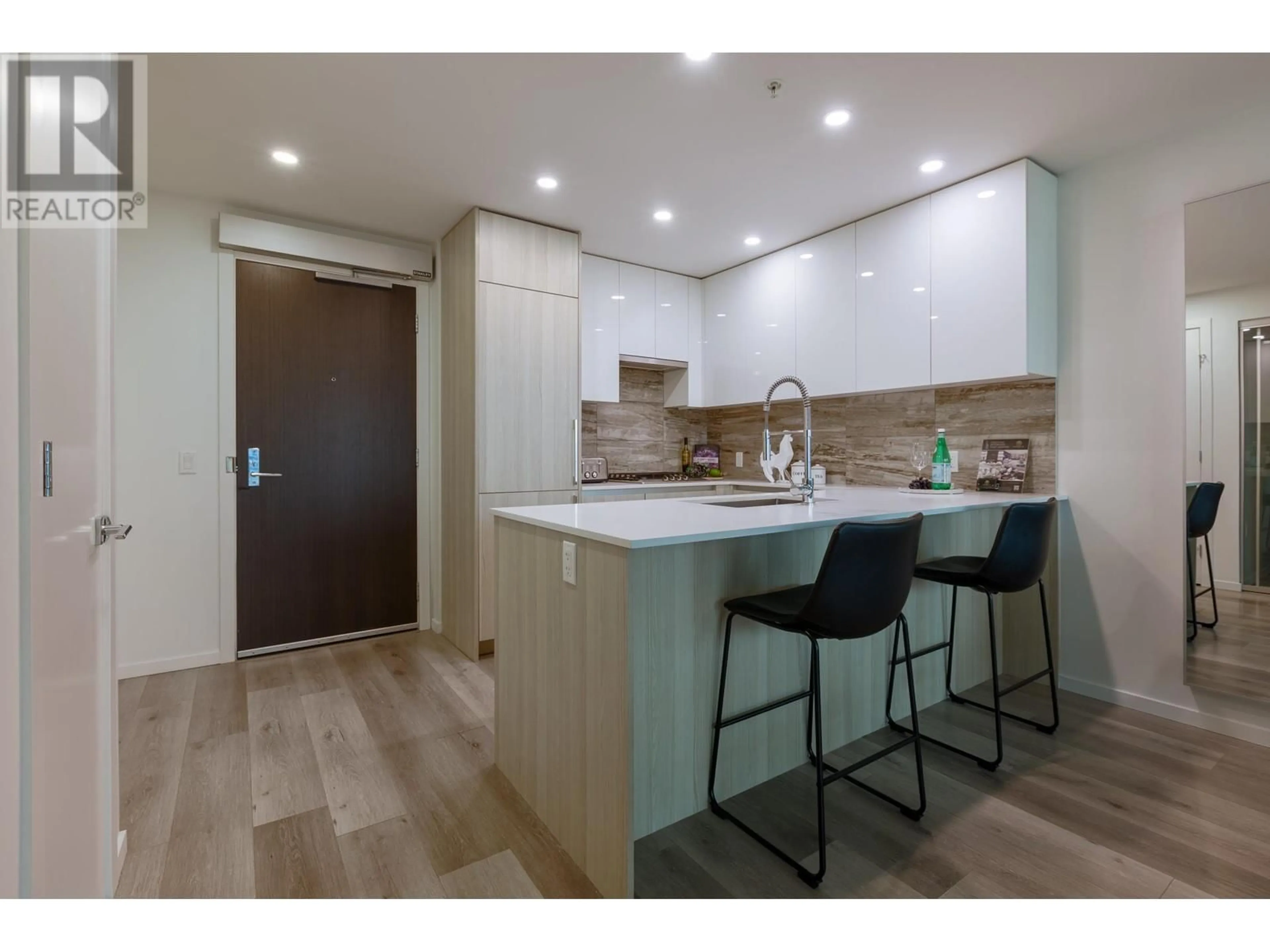 Open concept kitchen, unknown for 606 1888 GILMORE AVENUE, Burnaby British Columbia V5C0L2