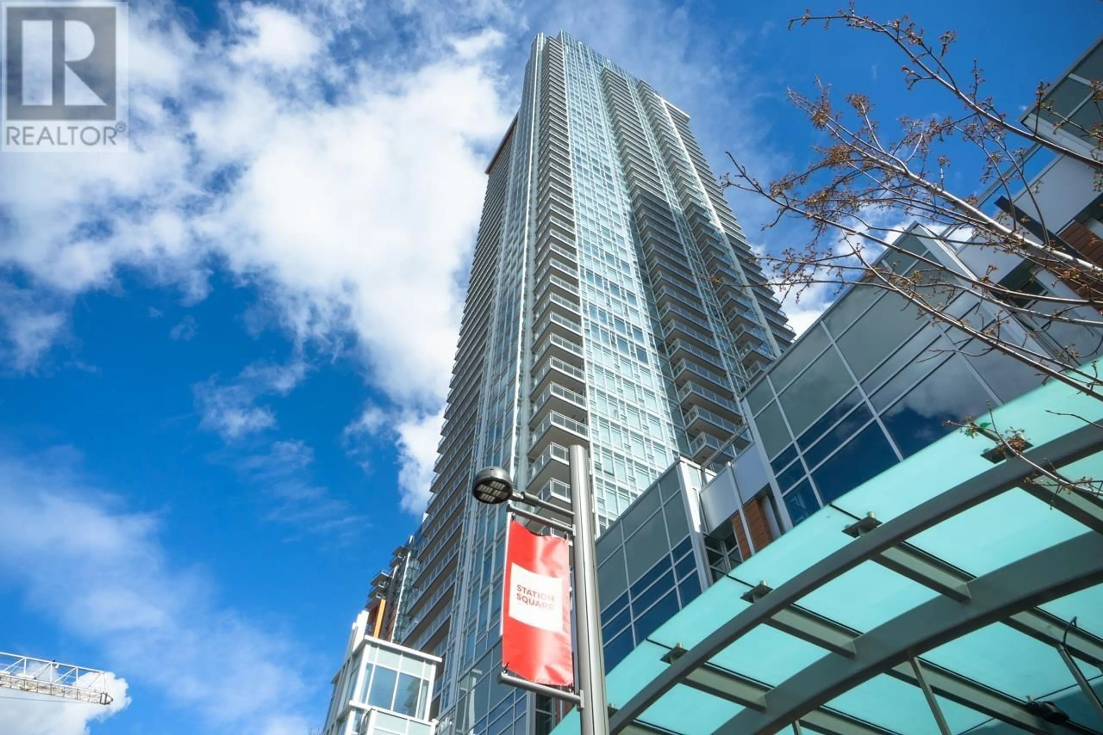 Indoor foyer for 1802 - 4670 ASSEMBLY WAY, Burnaby British Columbia V5H0H3