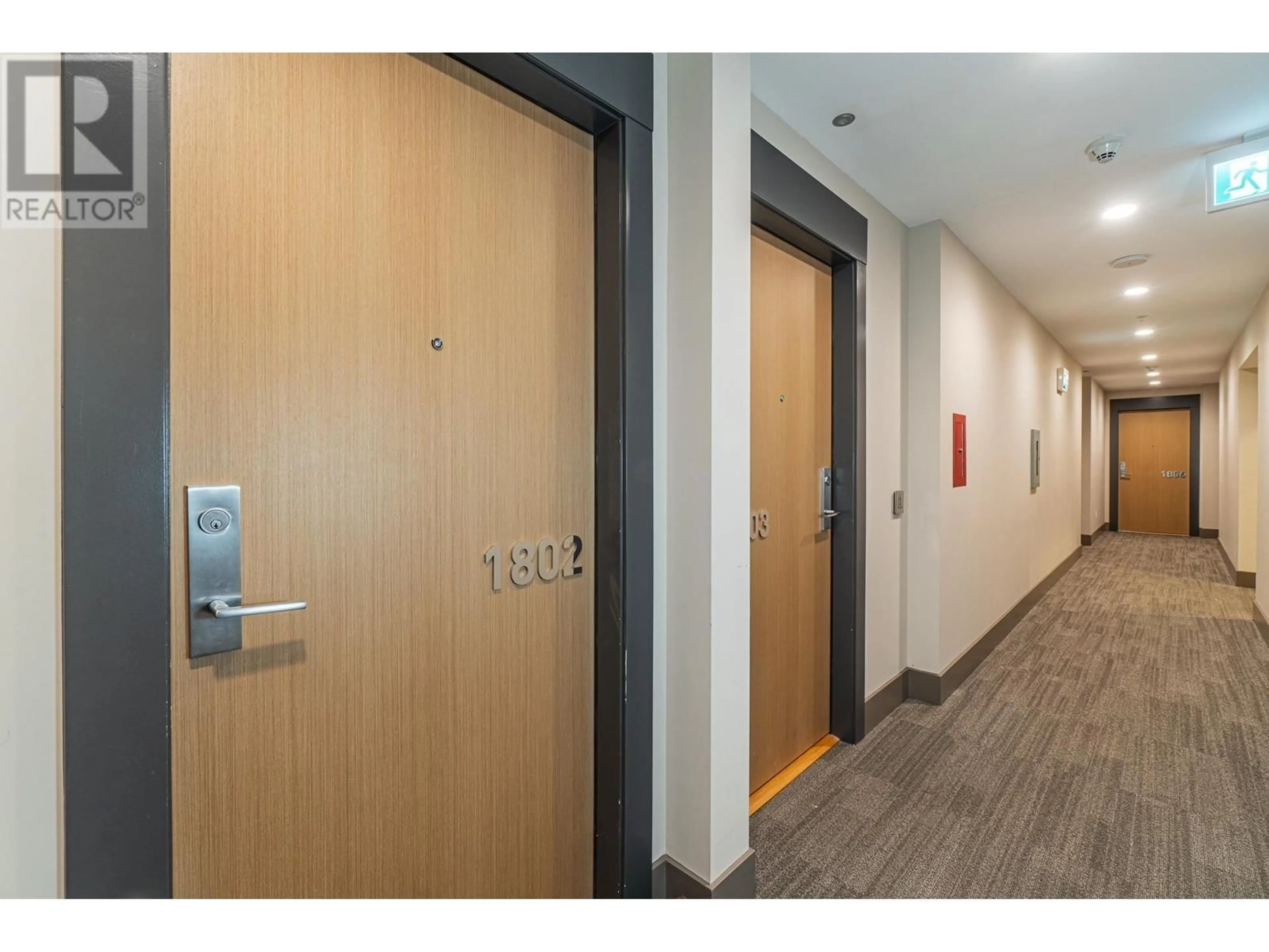 Indoor foyer for 1802 - 4670 ASSEMBLY WAY, Burnaby British Columbia V5H0H3