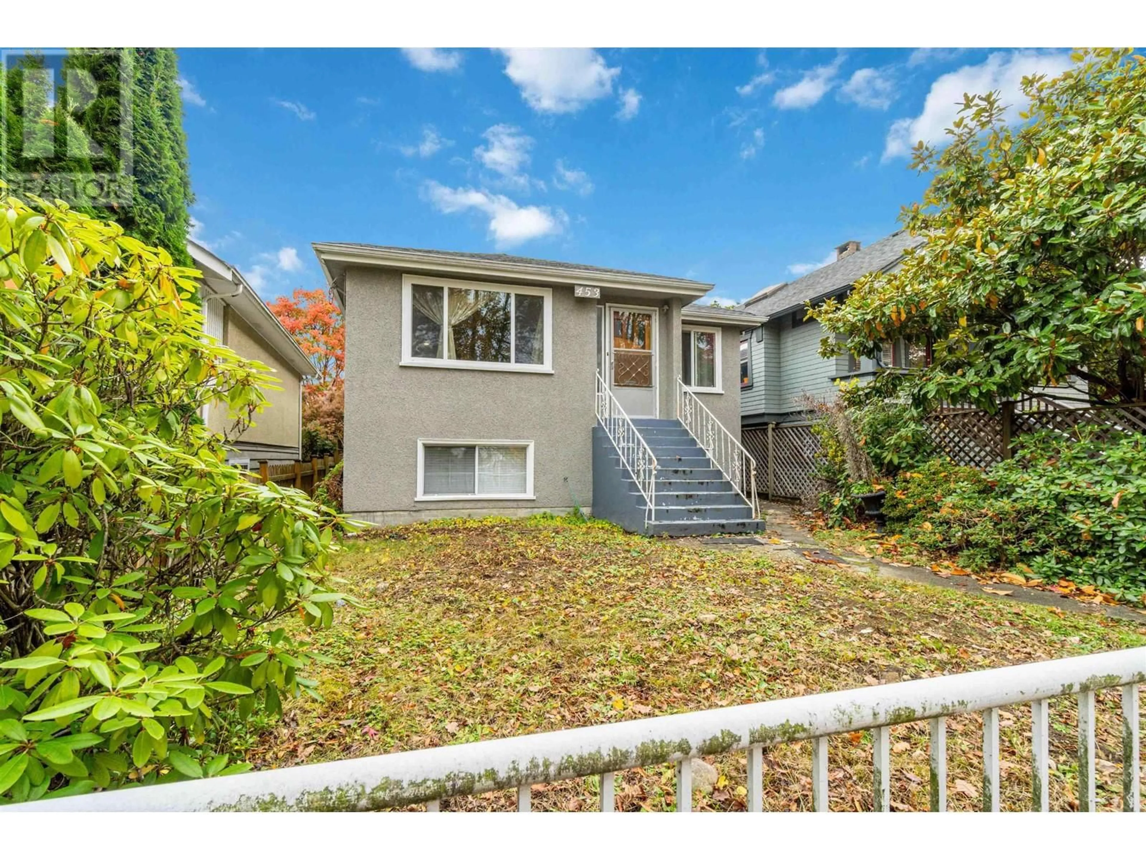 A pic from outside/outdoor area/front of a property/back of a property/a pic from drone, street for 453 E 47TH AVENUE, Vancouver British Columbia V5W2B3