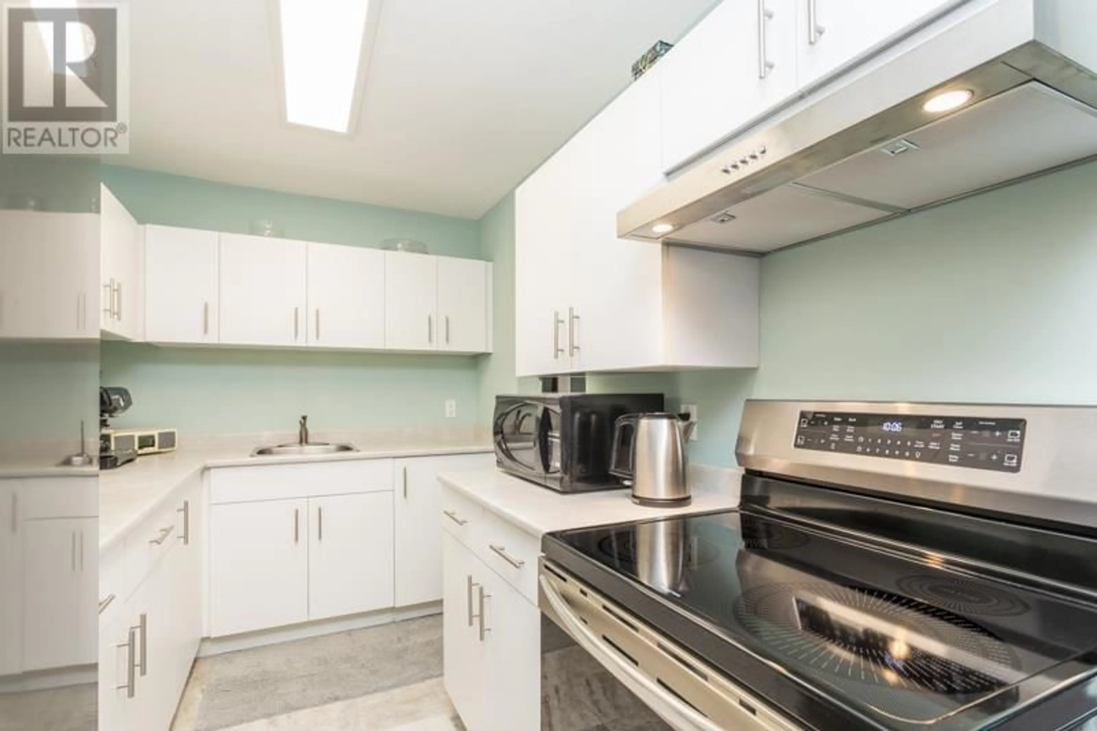 Standard kitchen, unknown for 104 535 BLUE MOUNTAIN STREET, Coquitlam British Columbia V3J4R2