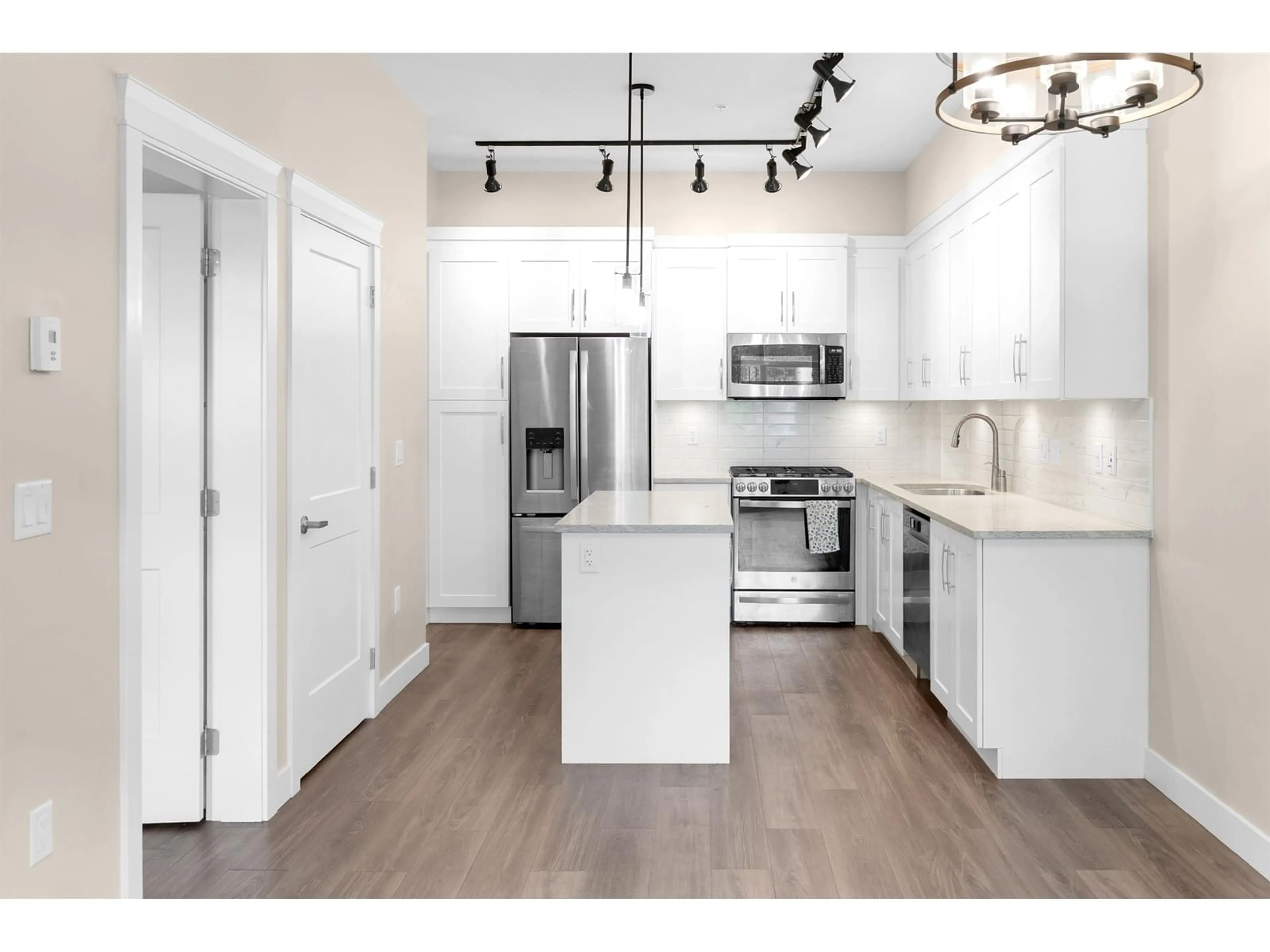 Open concept kitchen, unknown for 4 - 11077 RAVINE, Surrey British Columbia V3T0R7