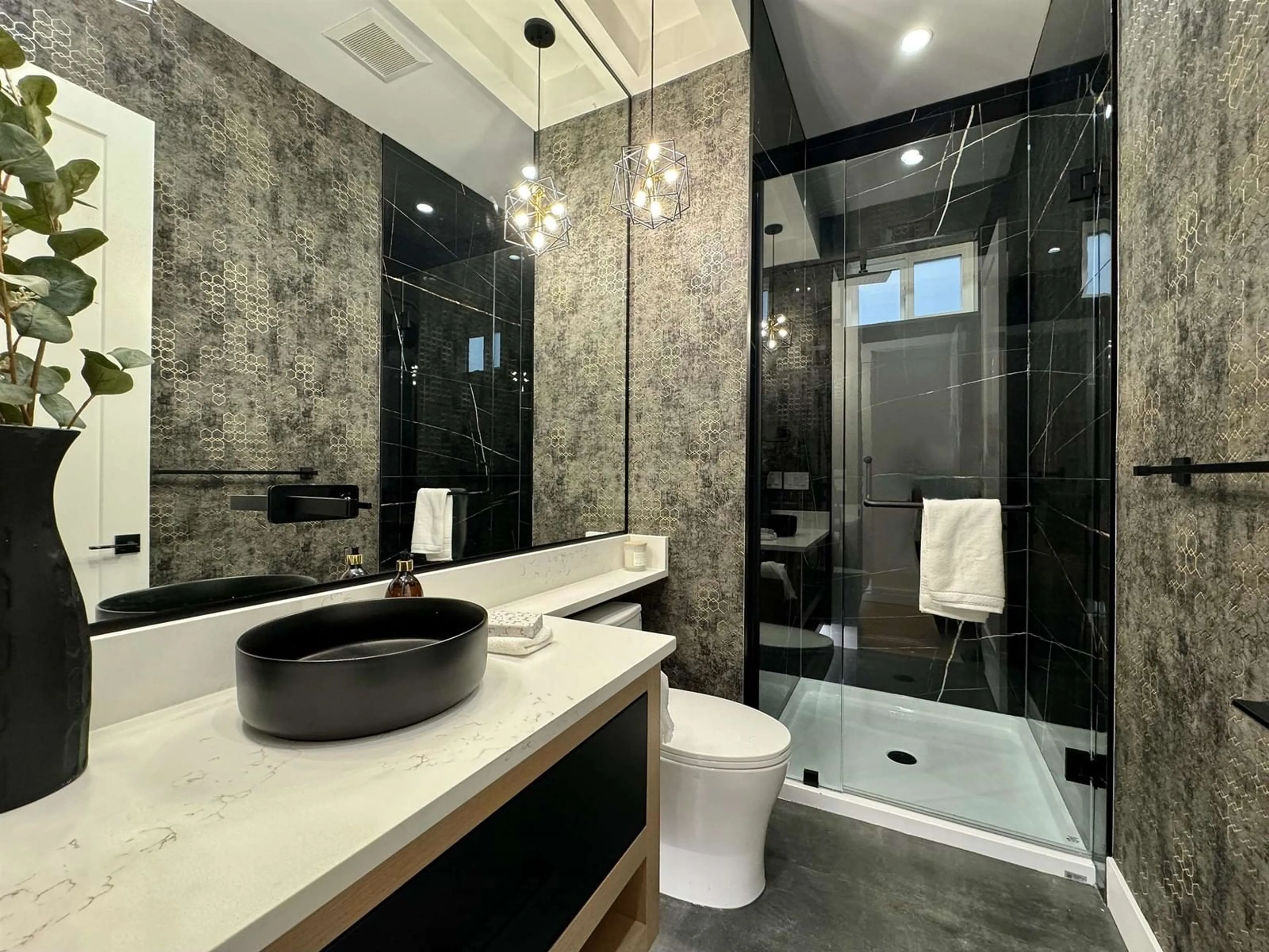 Contemporary bathroom, ceramic/tile floor for 7126 204A STREET, Langley British Columbia V2Y3S7