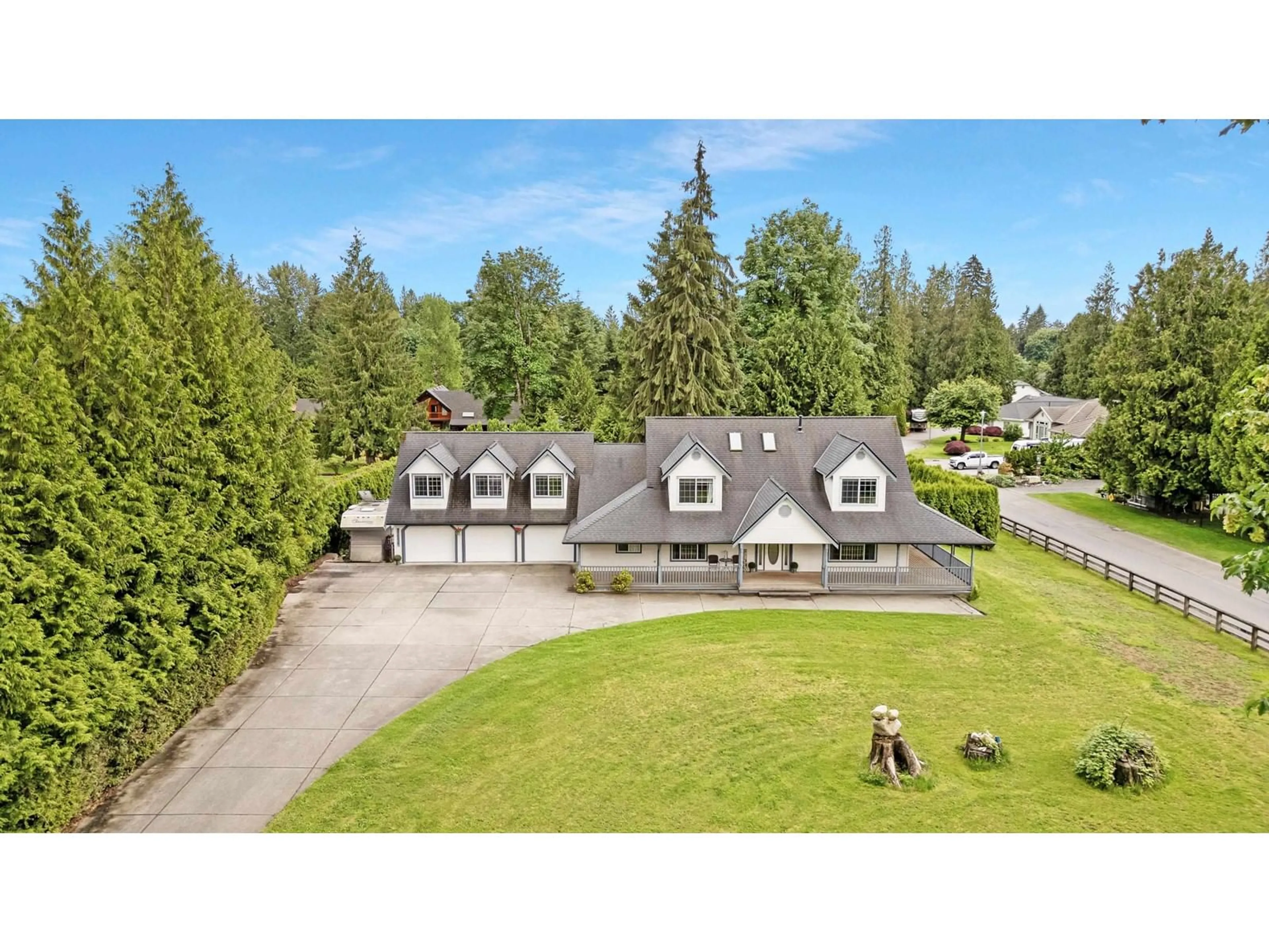 A pic from outside/outdoor area/front of a property/back of a property/a pic from drone, mountain view for 31556 ISRAEL AVENUE, Mission British Columbia V4S1E4