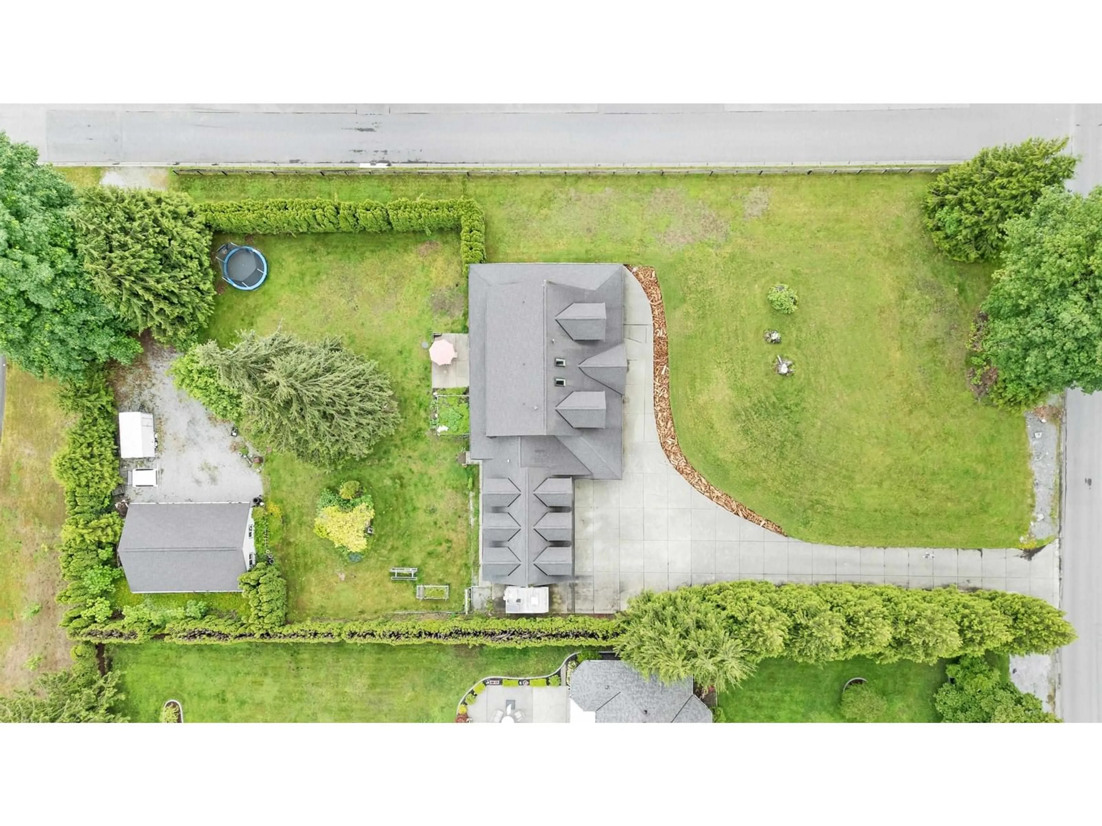 A pic from outside/outdoor area/front of a property/back of a property/a pic from drone, street for 31556 ISRAEL AVENUE, Mission British Columbia V4S1E4