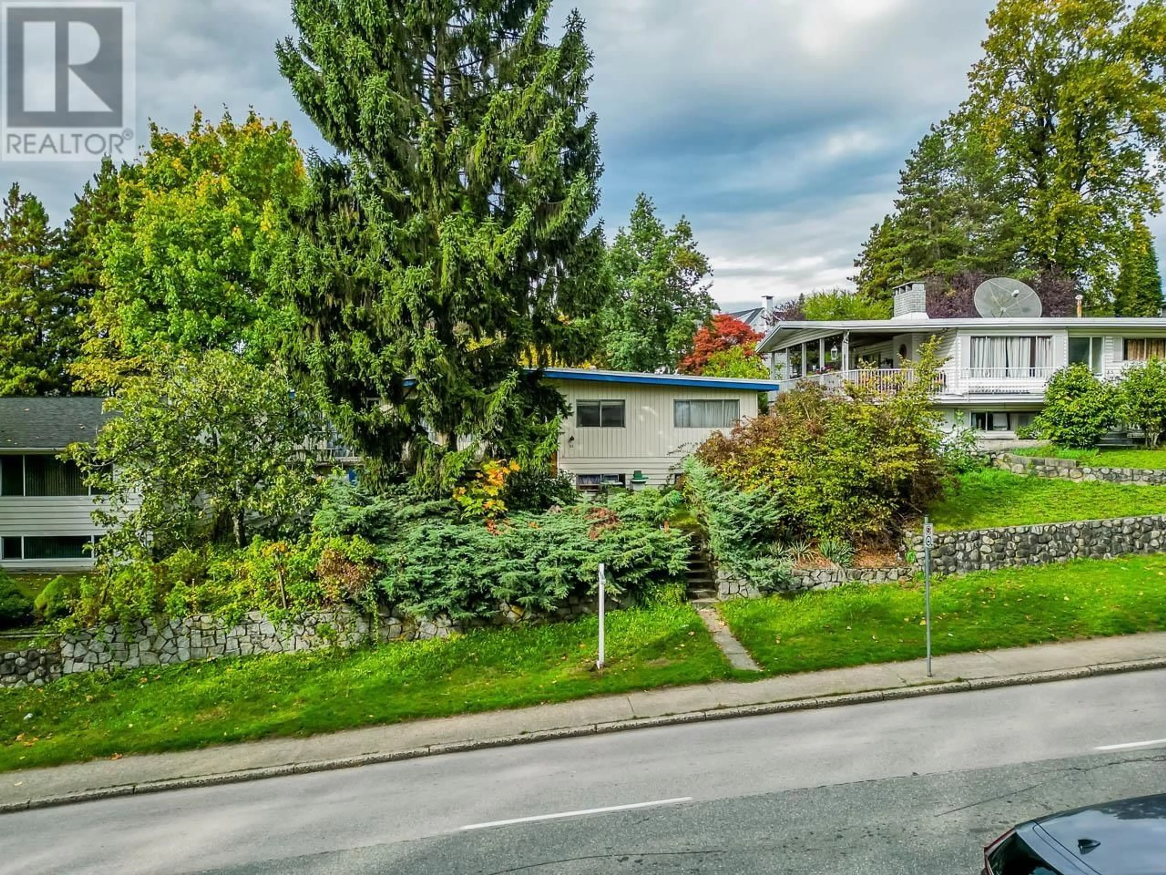 A pic from outside/outdoor area/front of a property/back of a property/a pic from drone, street for 61 E EIGHTH AVENUE, New Westminster British Columbia V3L4J4