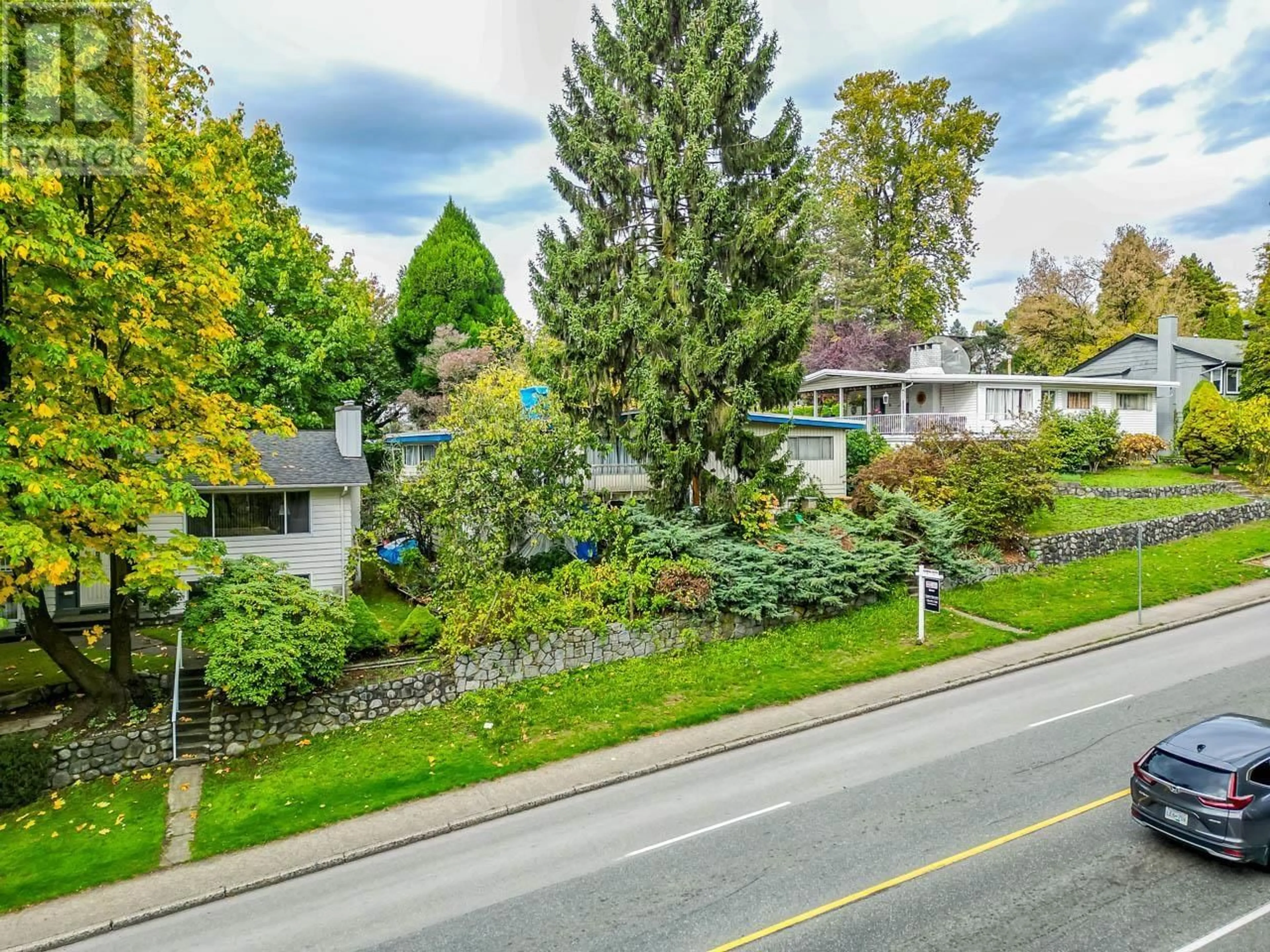 A pic from outside/outdoor area/front of a property/back of a property/a pic from drone, street for 61 E EIGHTH AVENUE, New Westminster British Columbia V3L4J4