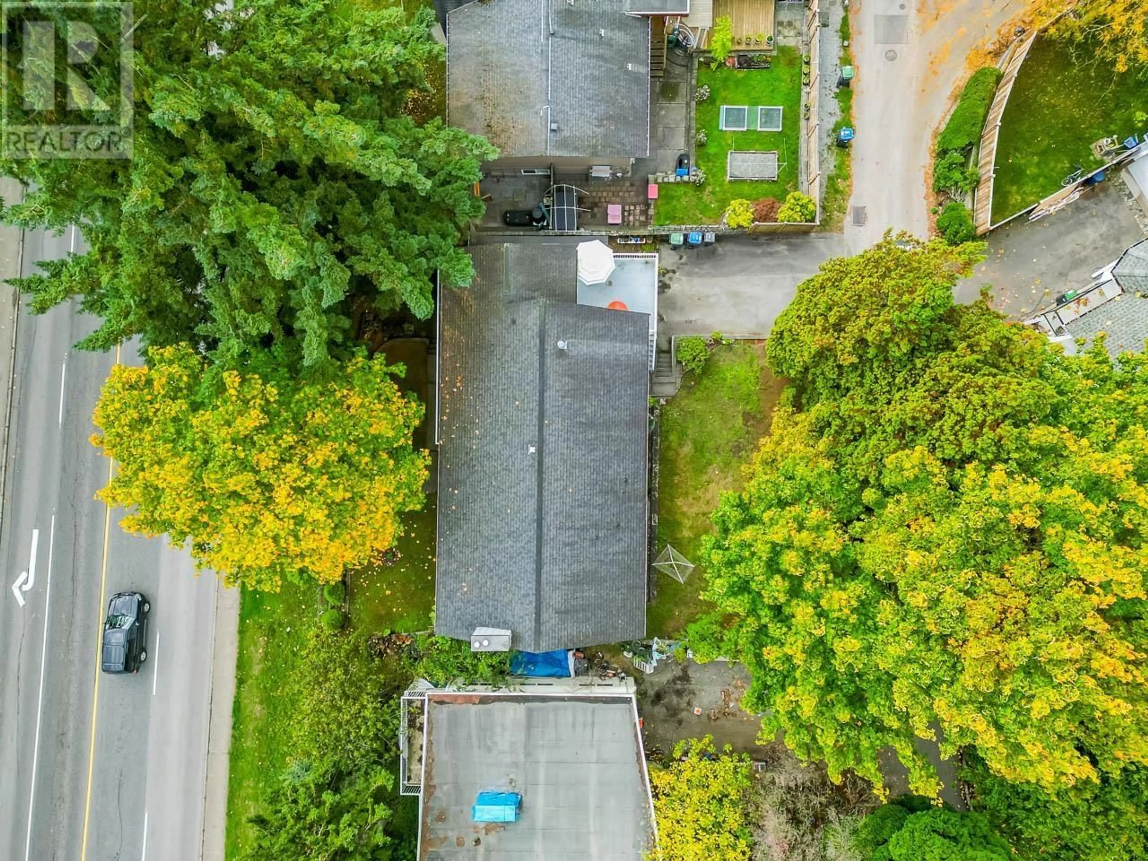 A pic from outside/outdoor area/front of a property/back of a property/a pic from drone, street for 57 EIGHTH AVENUE, New Westminster British Columbia V3L4J4