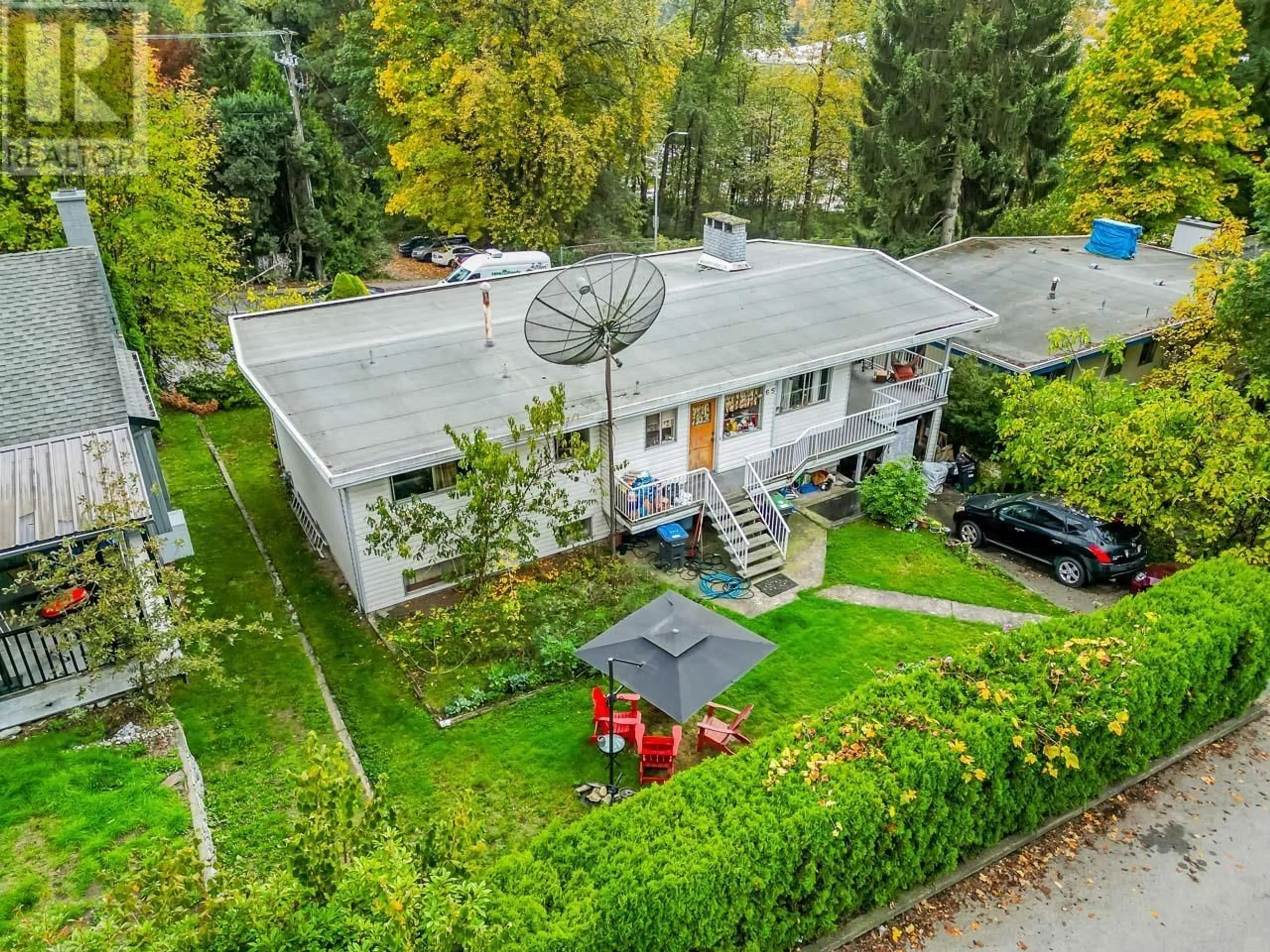 A pic from outside/outdoor area/front of a property/back of a property/a pic from drone, street for 65 EIGHTH AVENUE, New Westminster British Columbia V3L4J4