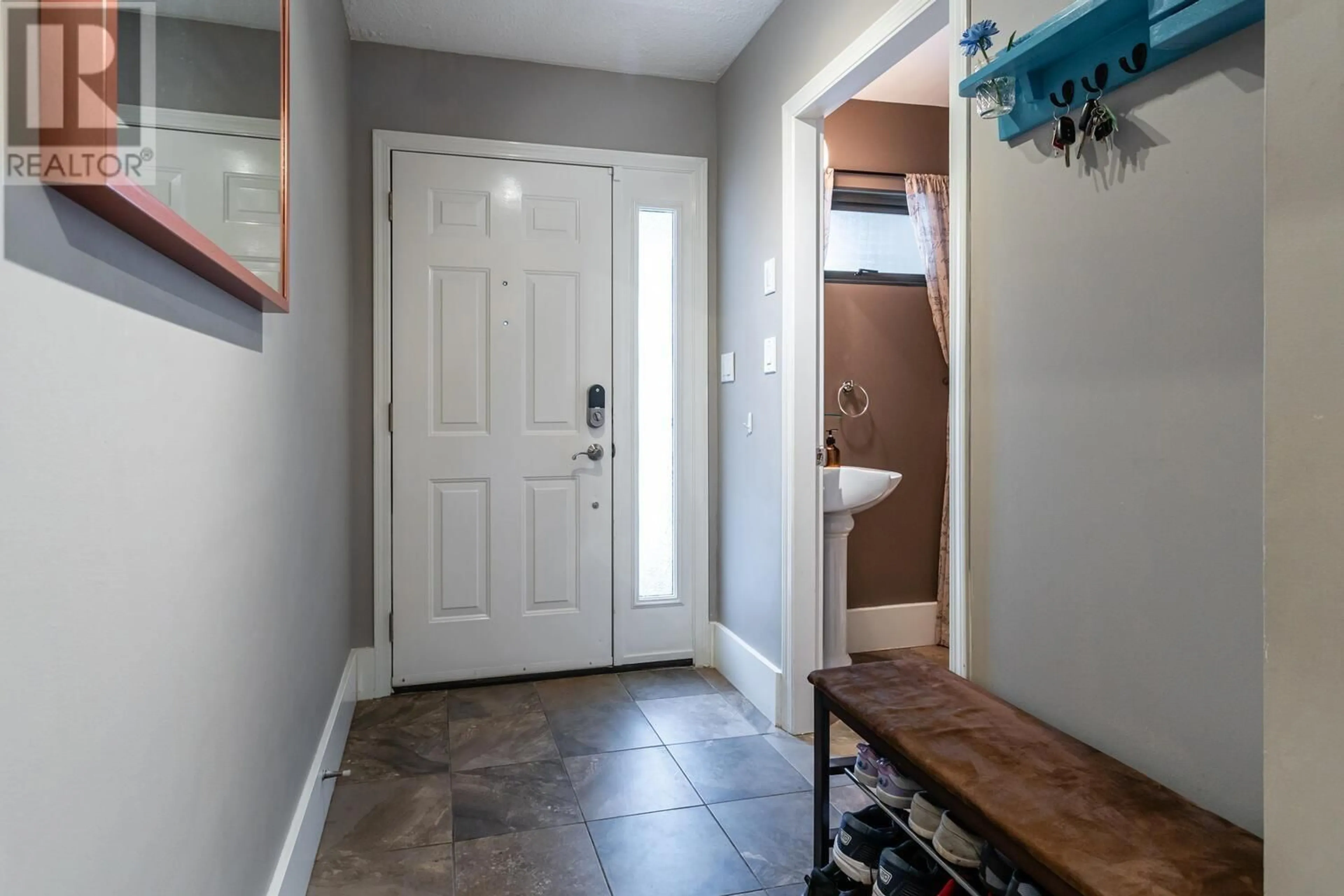 Indoor entryway for 9044 ALTAIR PLACE, Burnaby British Columbia V3J1A7