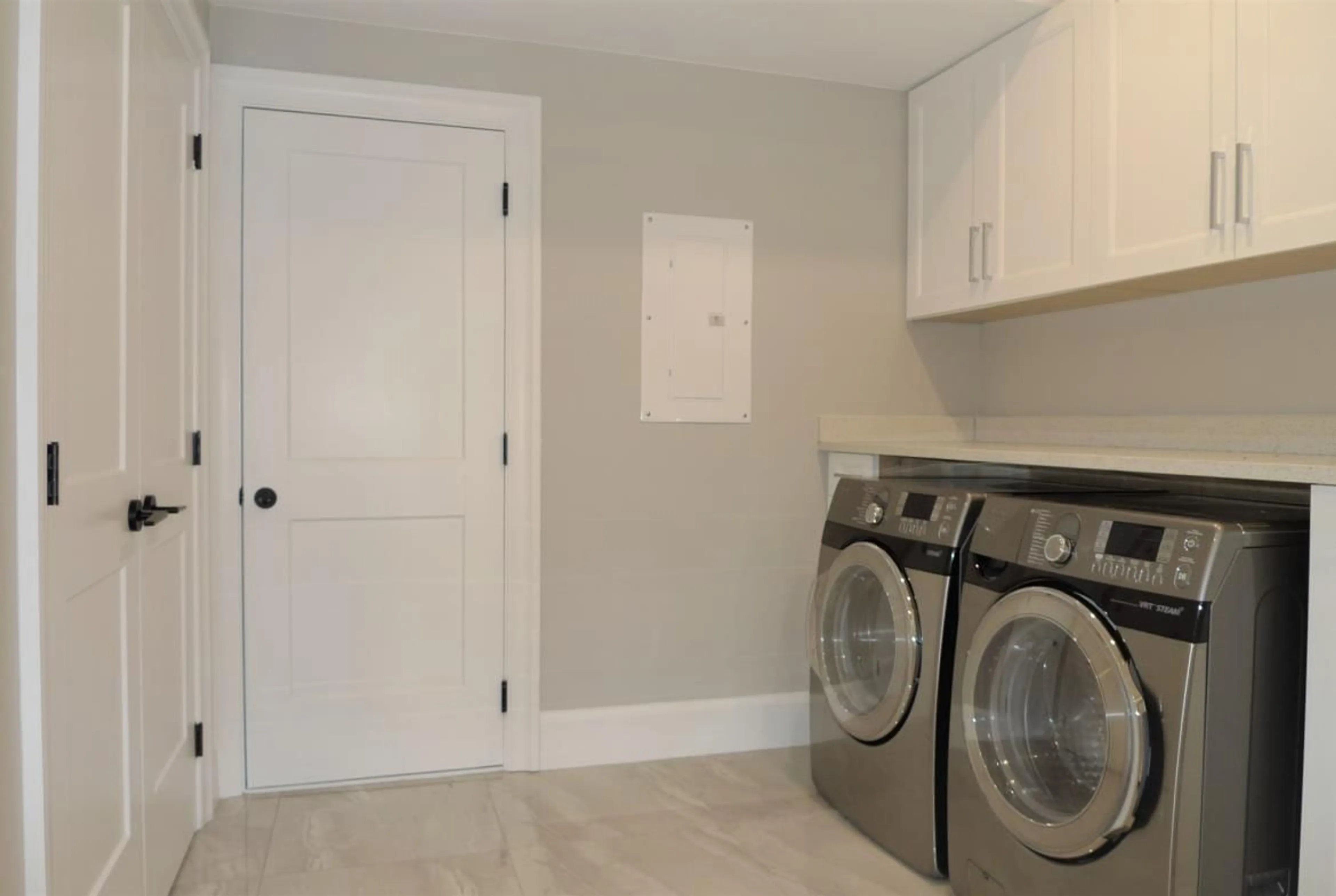 Laundry room for 9475 COOTE STREET|Chilliwack Proper East, Chilliwack British Columbia V2P6B7