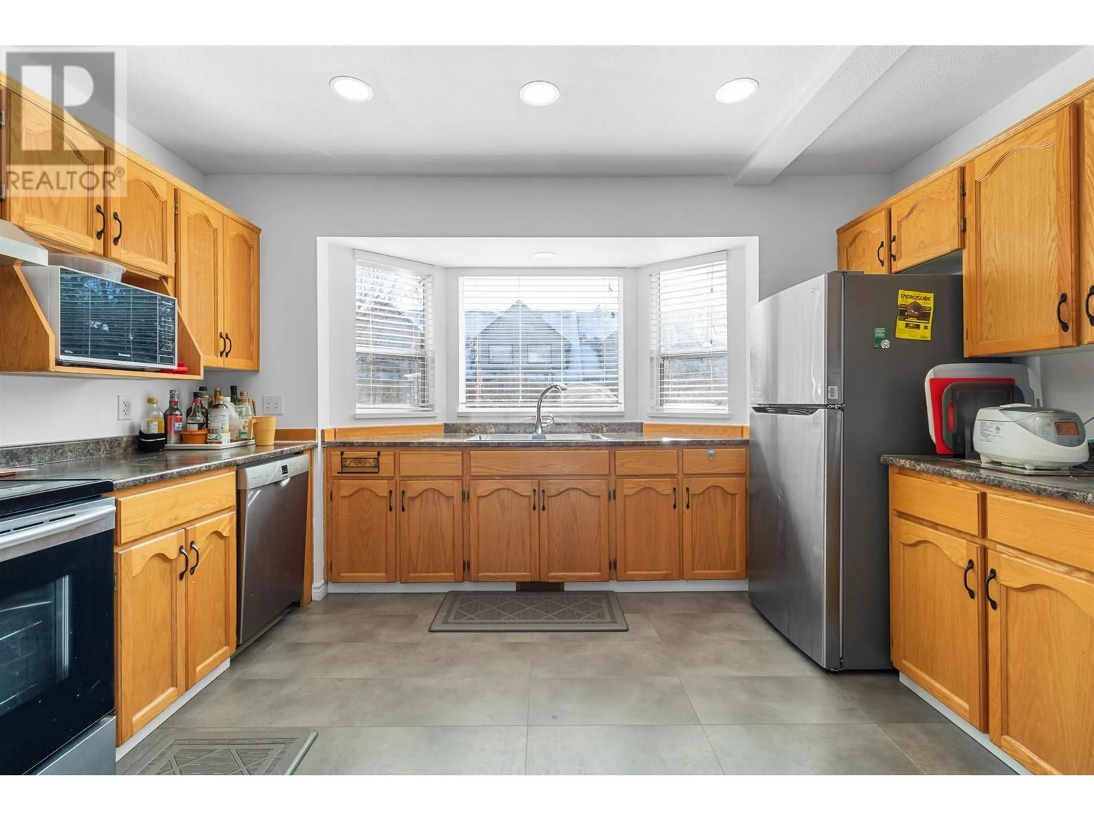 Standard kitchen, ceramic/tile floor for 22 20888 MCKINNEY AVENUE, Maple Ridge British Columbia V2X0L7