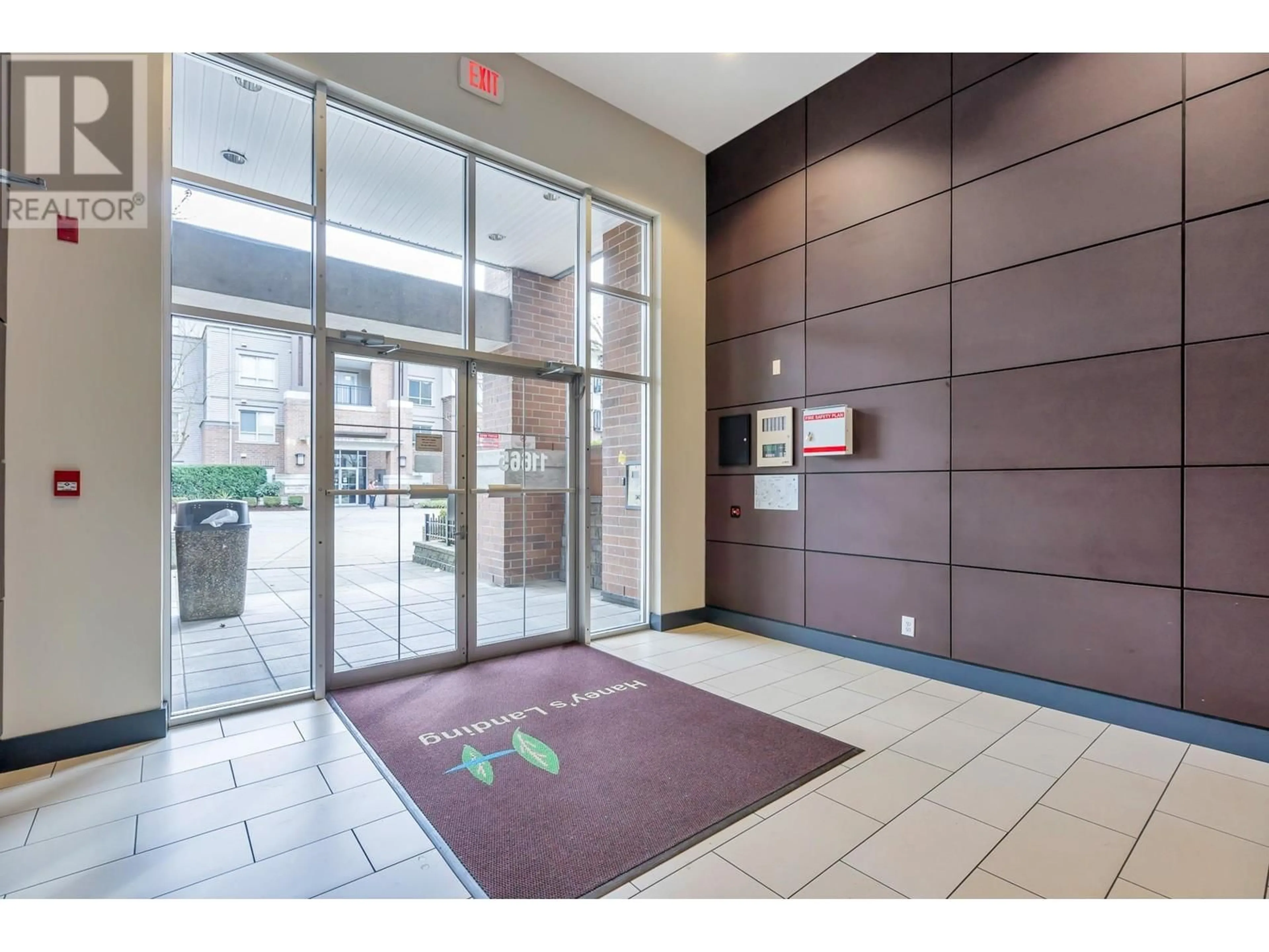 Indoor foyer for 403 - 11665 HANEY, Maple Ridge British Columbia V2X8W9