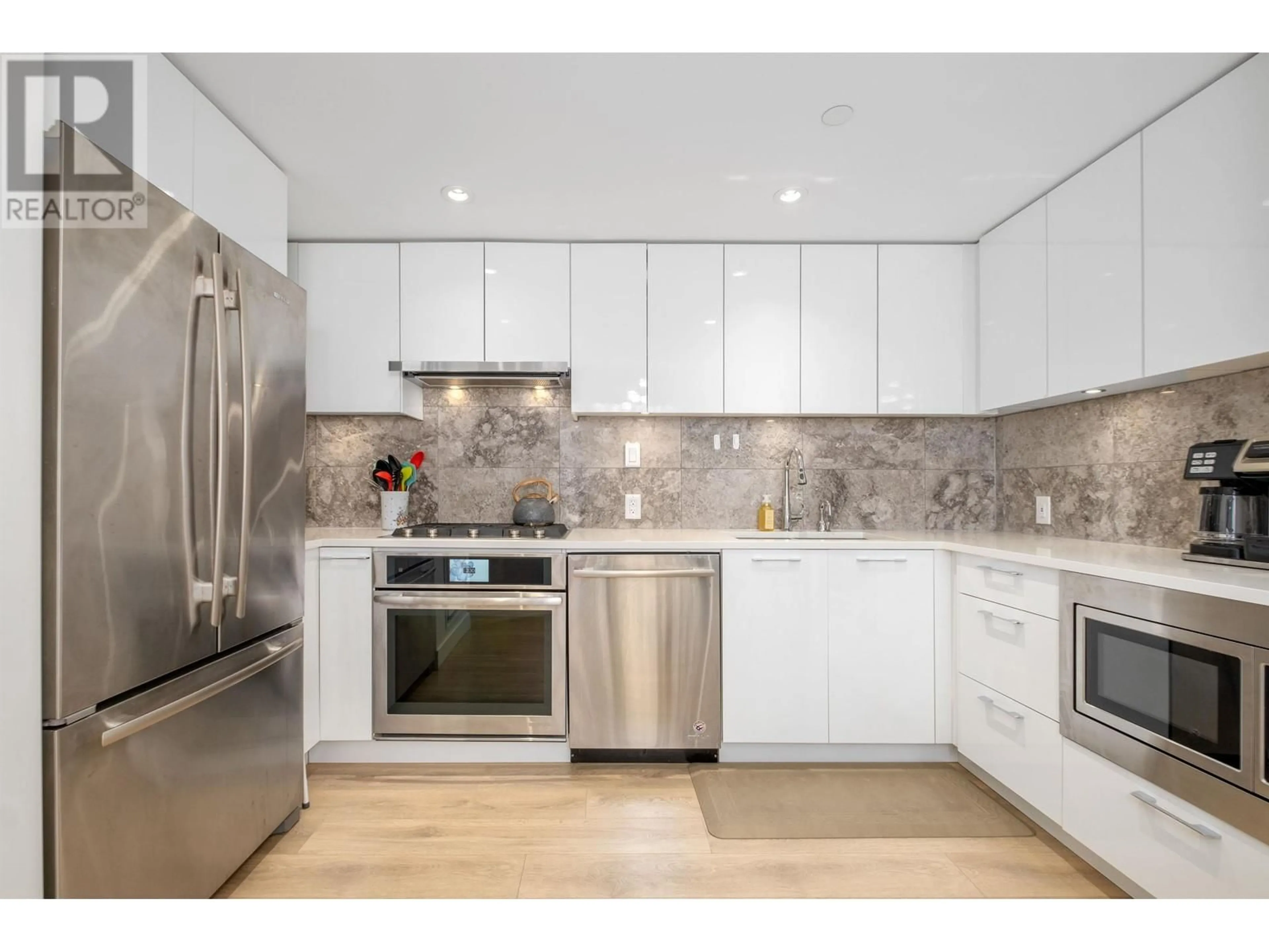 Unknown for 3518 MARINE WAY, Vancouver British Columbia V5S0C9