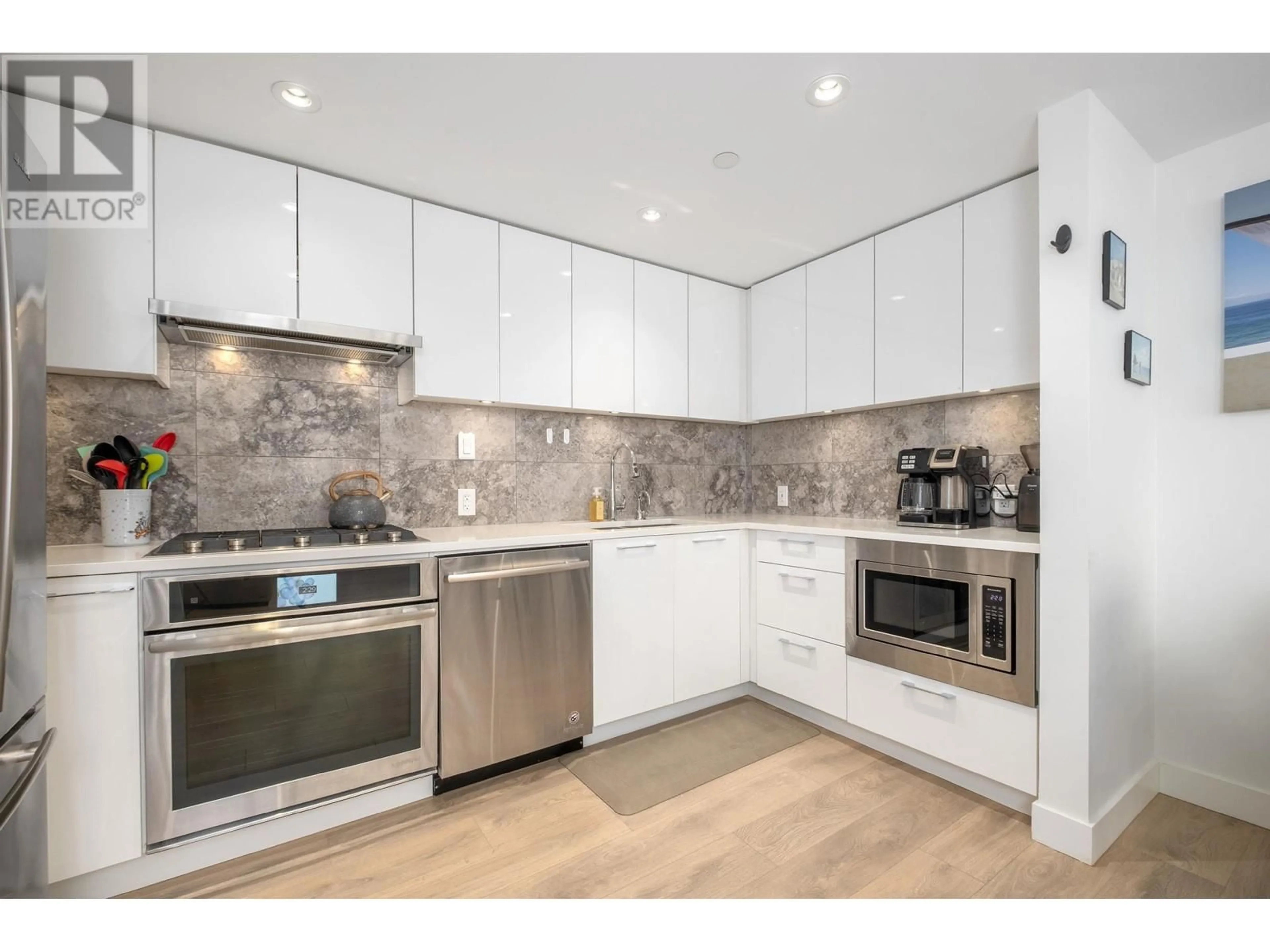 Unknown for 3518 MARINE WAY, Vancouver British Columbia V5S0C9