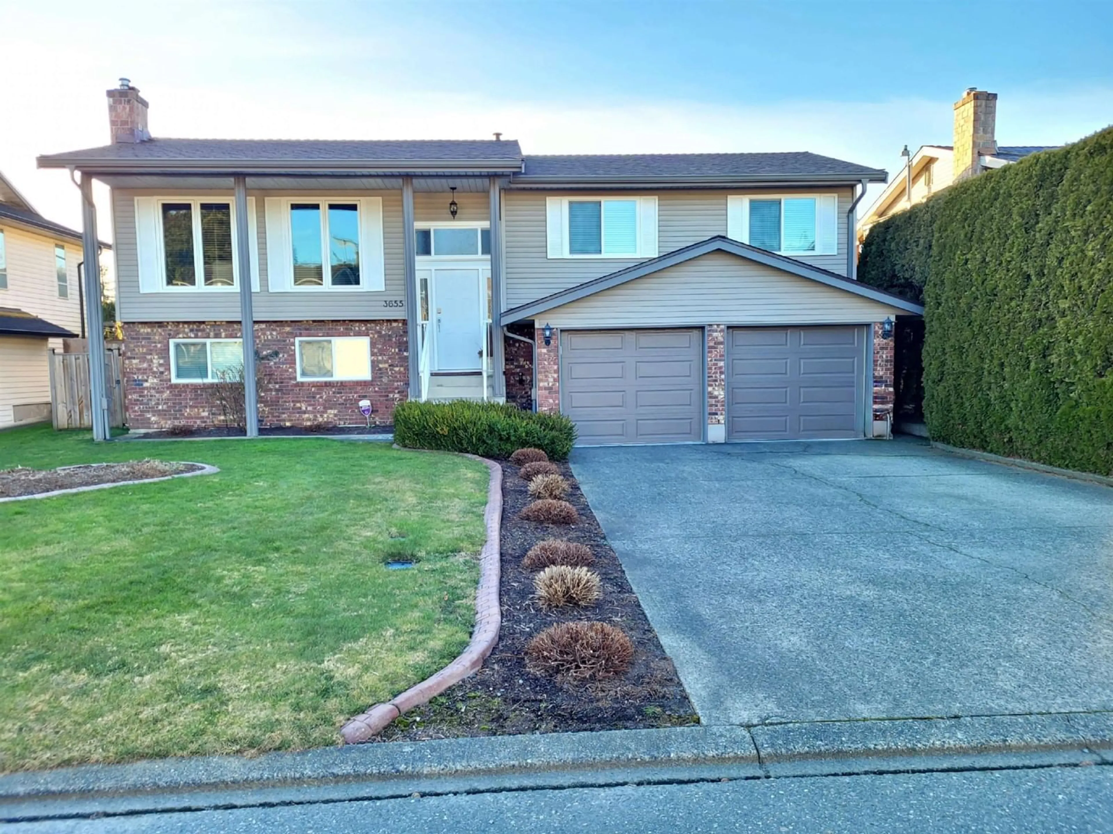 Home with vinyl exterior material, street for 3655 NANAIMO CRESCENT, Abbotsford British Columbia V2T4Z7