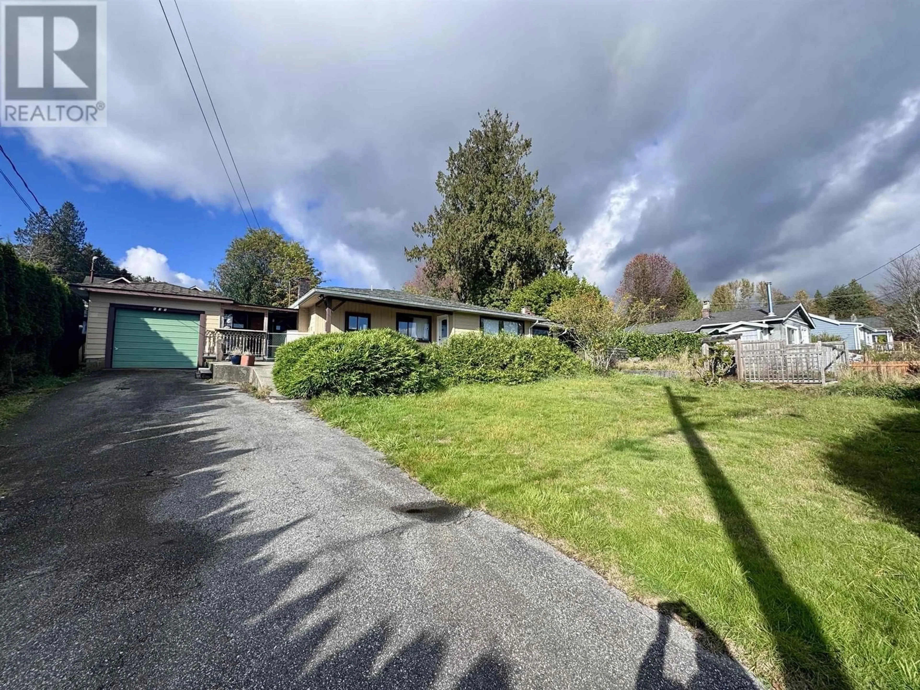 A pic from outside/outdoor area/front of a property/back of a property/a pic from drone, street for 635 MARTIN ROAD, Gibsons British Columbia V0N1V9