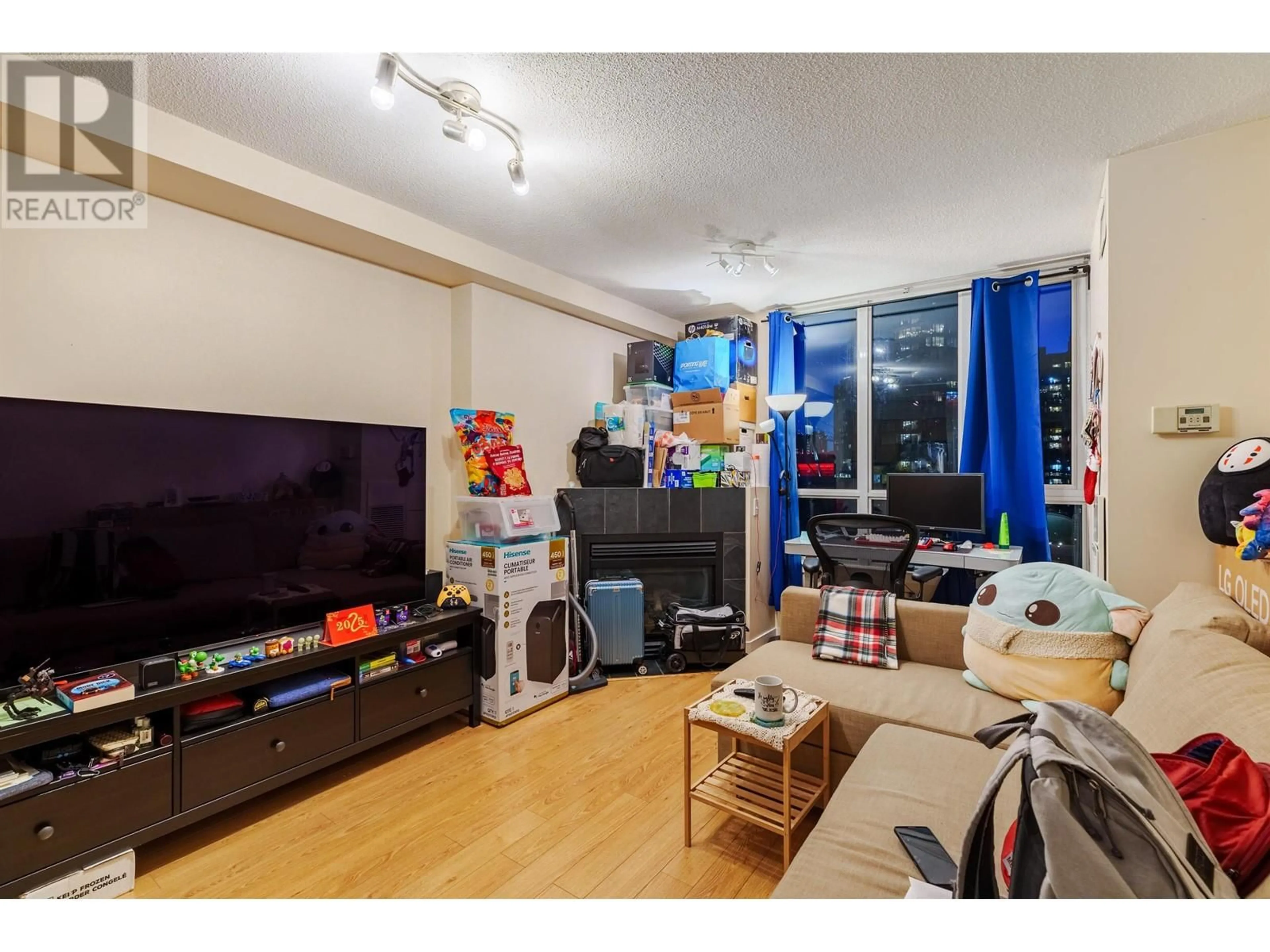 Living room with furniture, unknown for 1610 63 KEEFER PLACE, Vancouver British Columbia V6B6N6